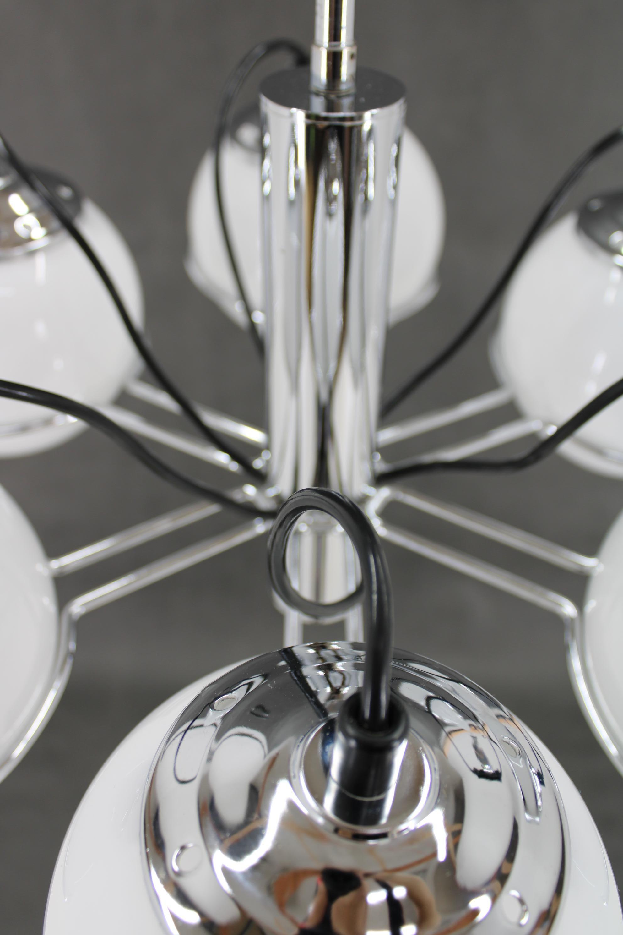 20th Century 1970s Targetti Sankey Italian Chrome and Opaline Glass Chandelier For Sale