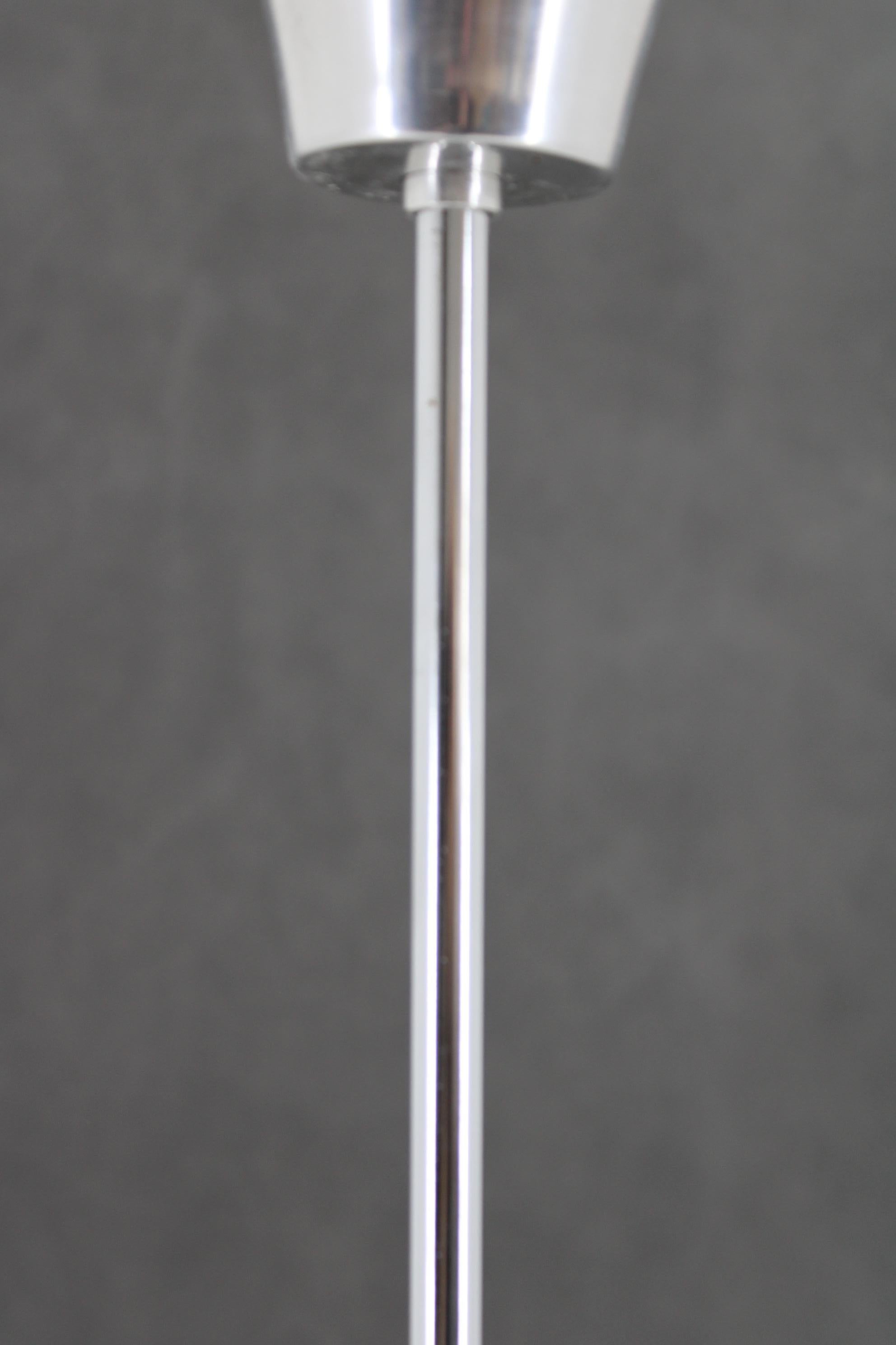 1970s Targetti Sankey Italian Chrome and Opaline Glass Chandelier For Sale 2