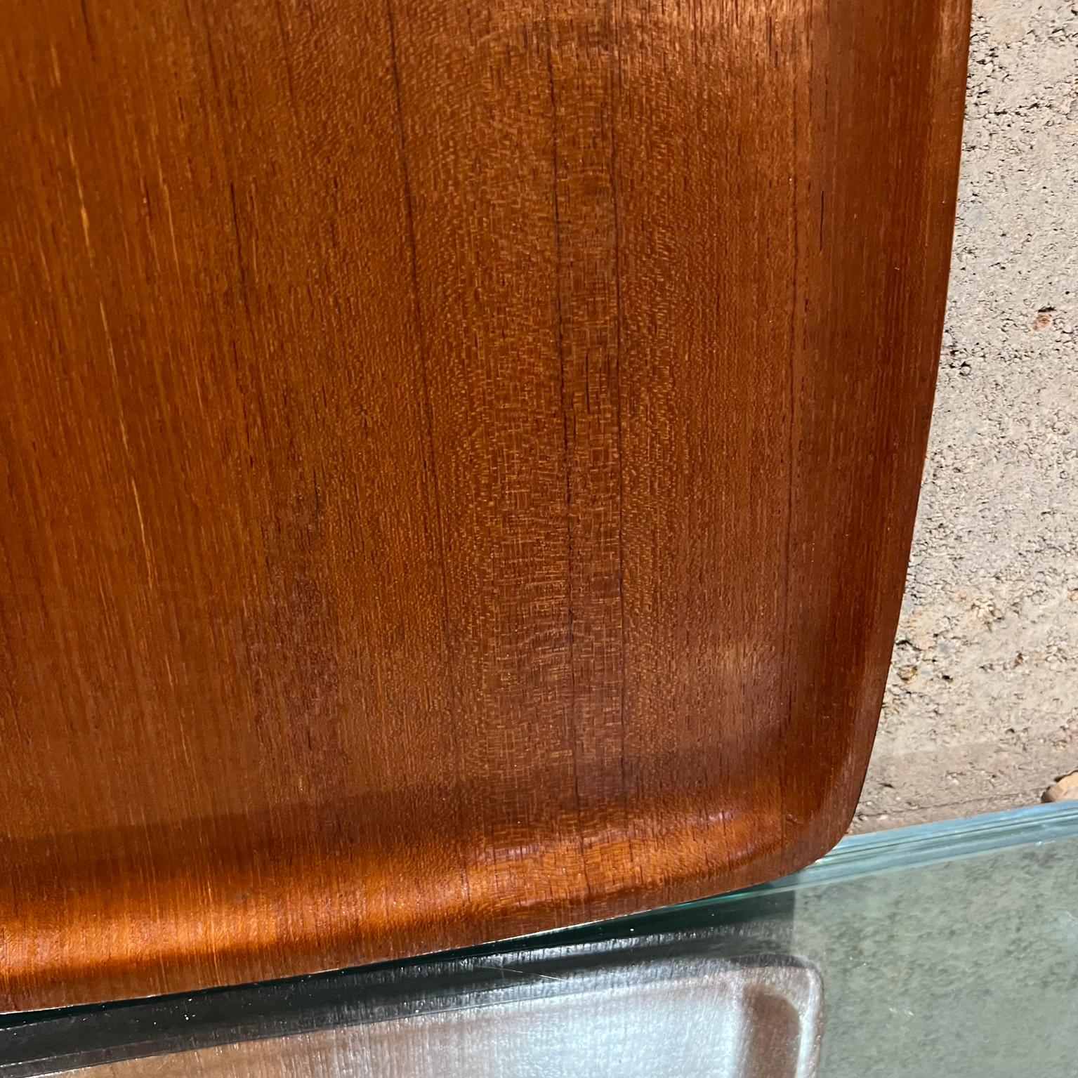 Fin du 20e siècle 1970 Teak Barware Bent Plywood Square Serving Tray (plateau de service carré en contreplaqué courbé) en vente