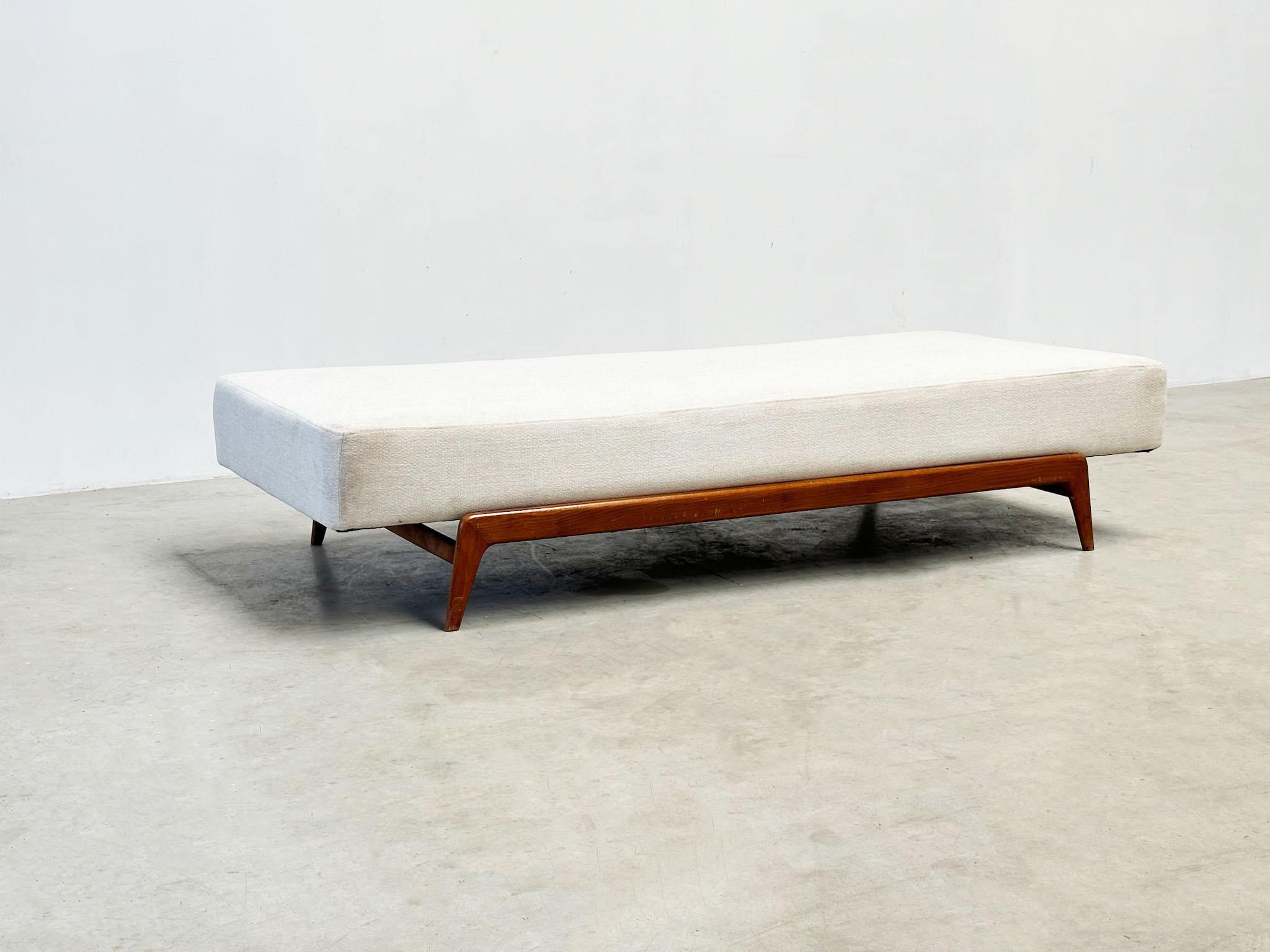 1970's teak Danish daybed In Good Condition In Nijlen, VAN