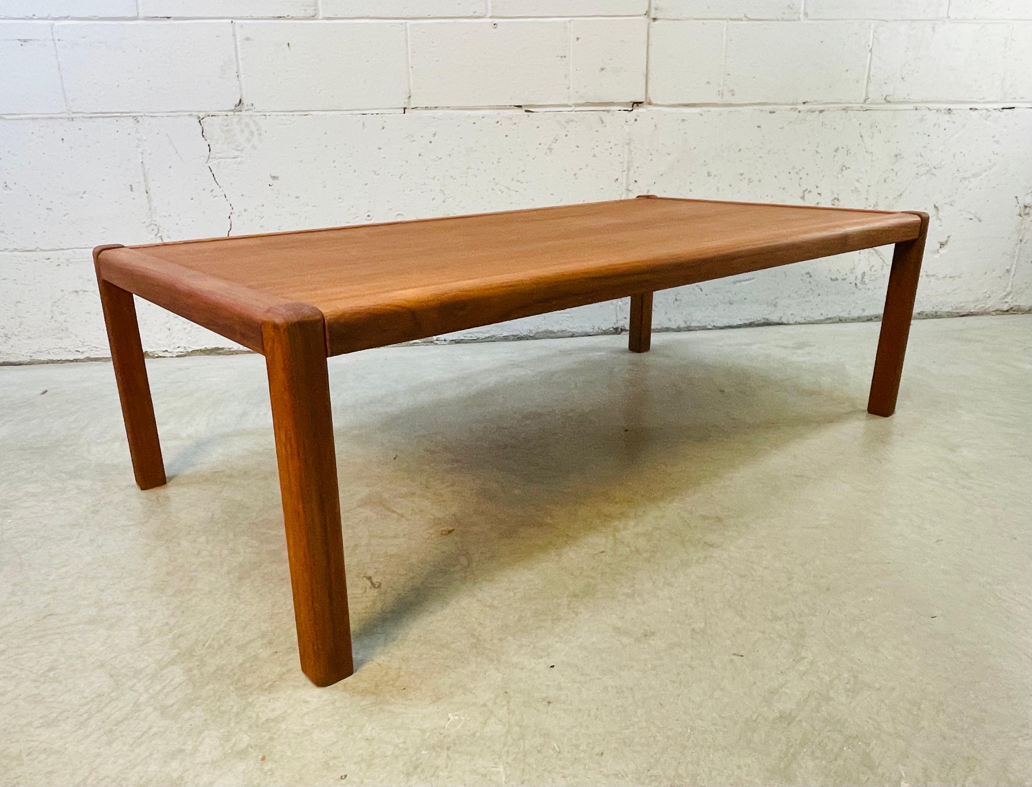 1970s Teak Rectangular Coffee Table In Good Condition For Sale In Amherst, NH