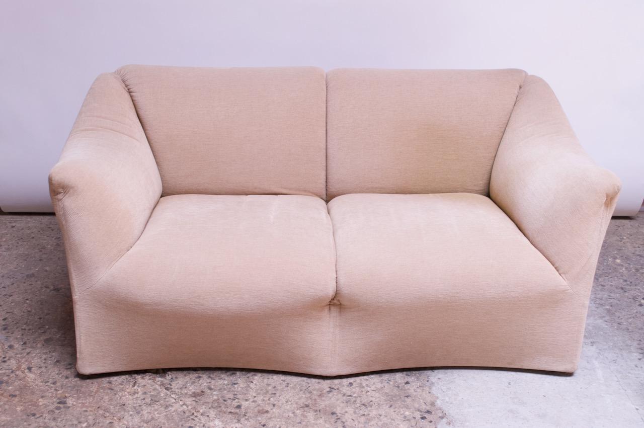 bellini loveseat