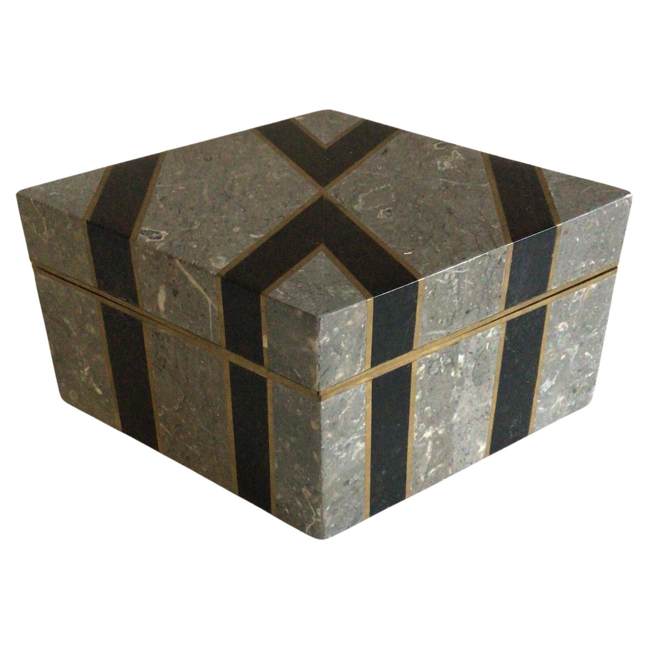 Scatola a forma di diamante in pietra tessellata degli anni '70 con accenti in ottone intarsiato