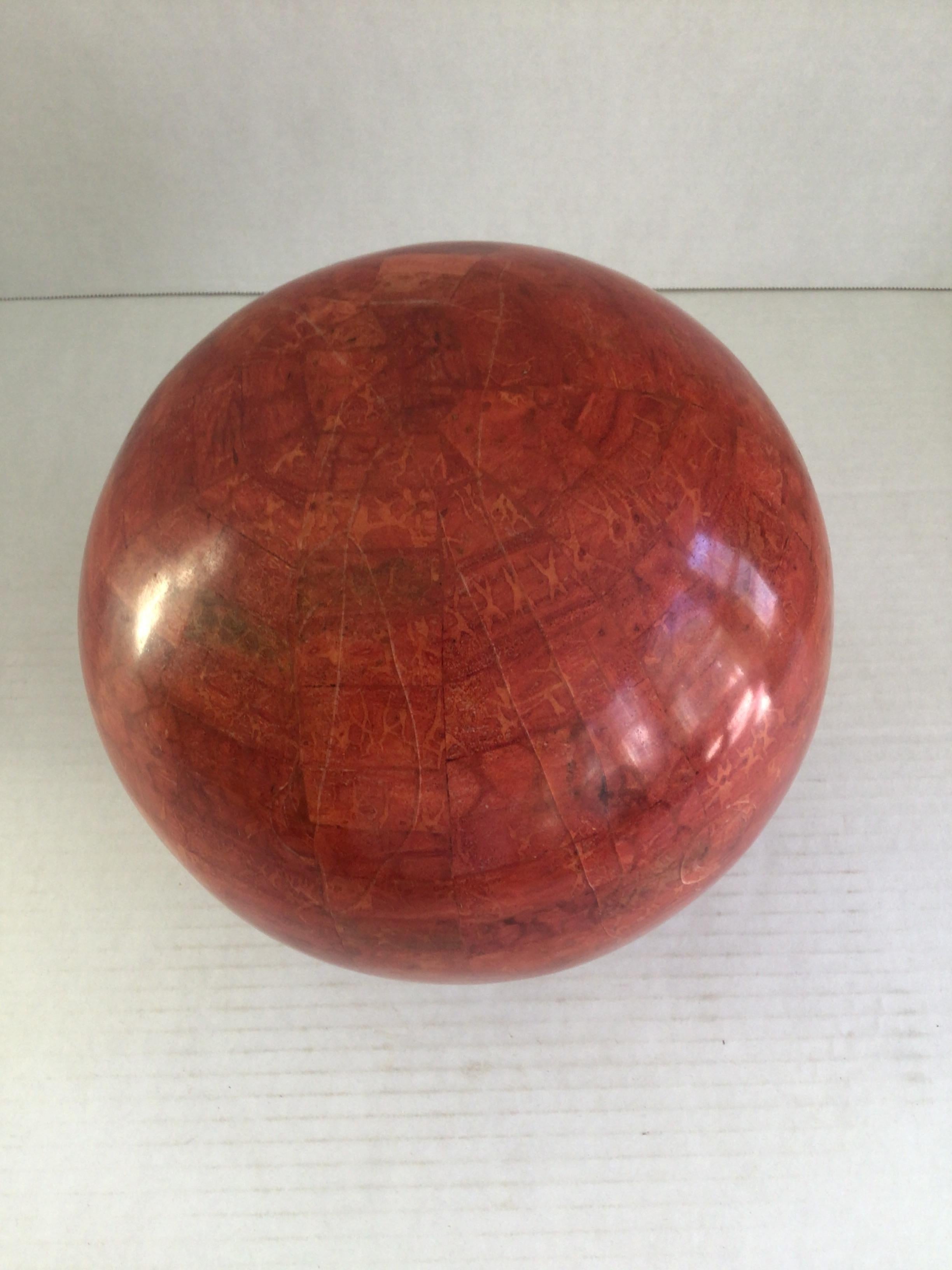 Alluminio Sfera di pietra tessellata degli anni '70 su base di alluminio massiccio in vendita