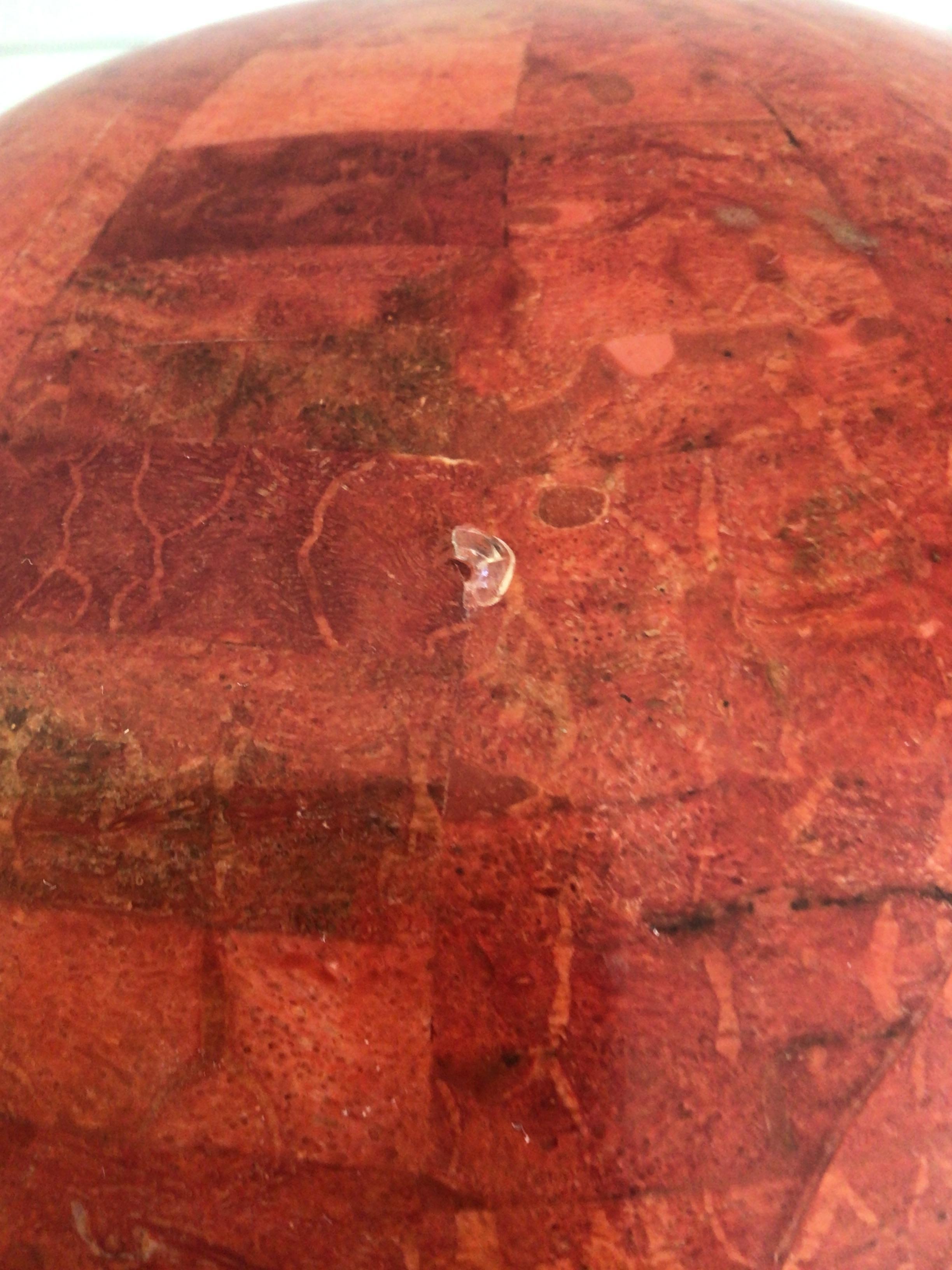 Sfera di pietra tessellata degli anni '70 su base di alluminio massiccio in vendita 3