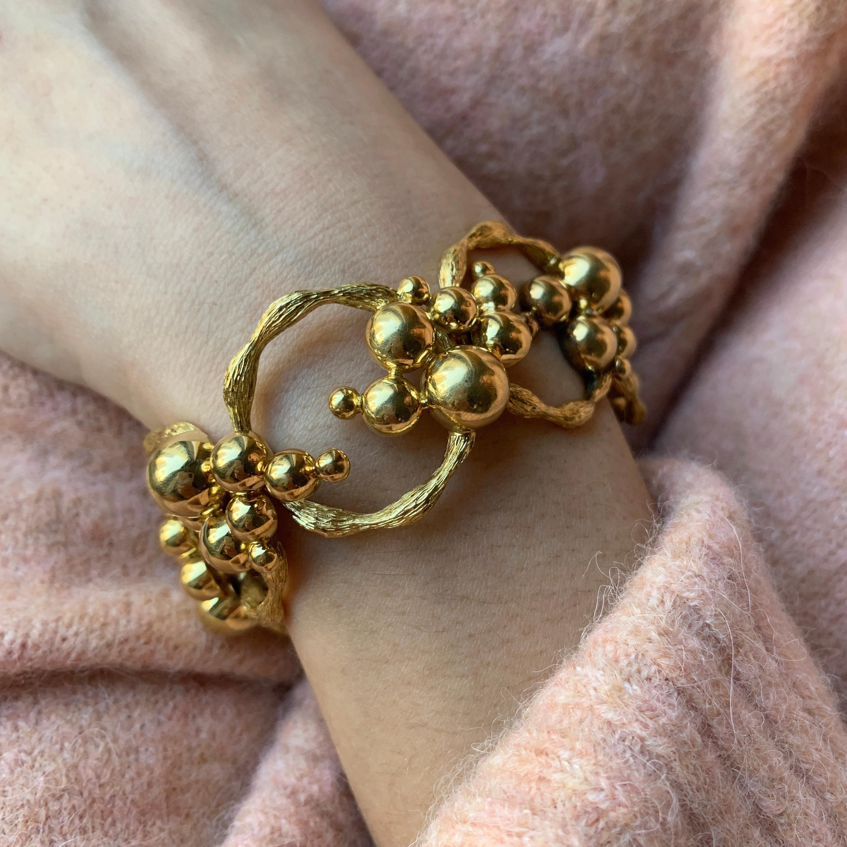 Women's or Men's 1970s Textured Circular Link Gold Bracelet