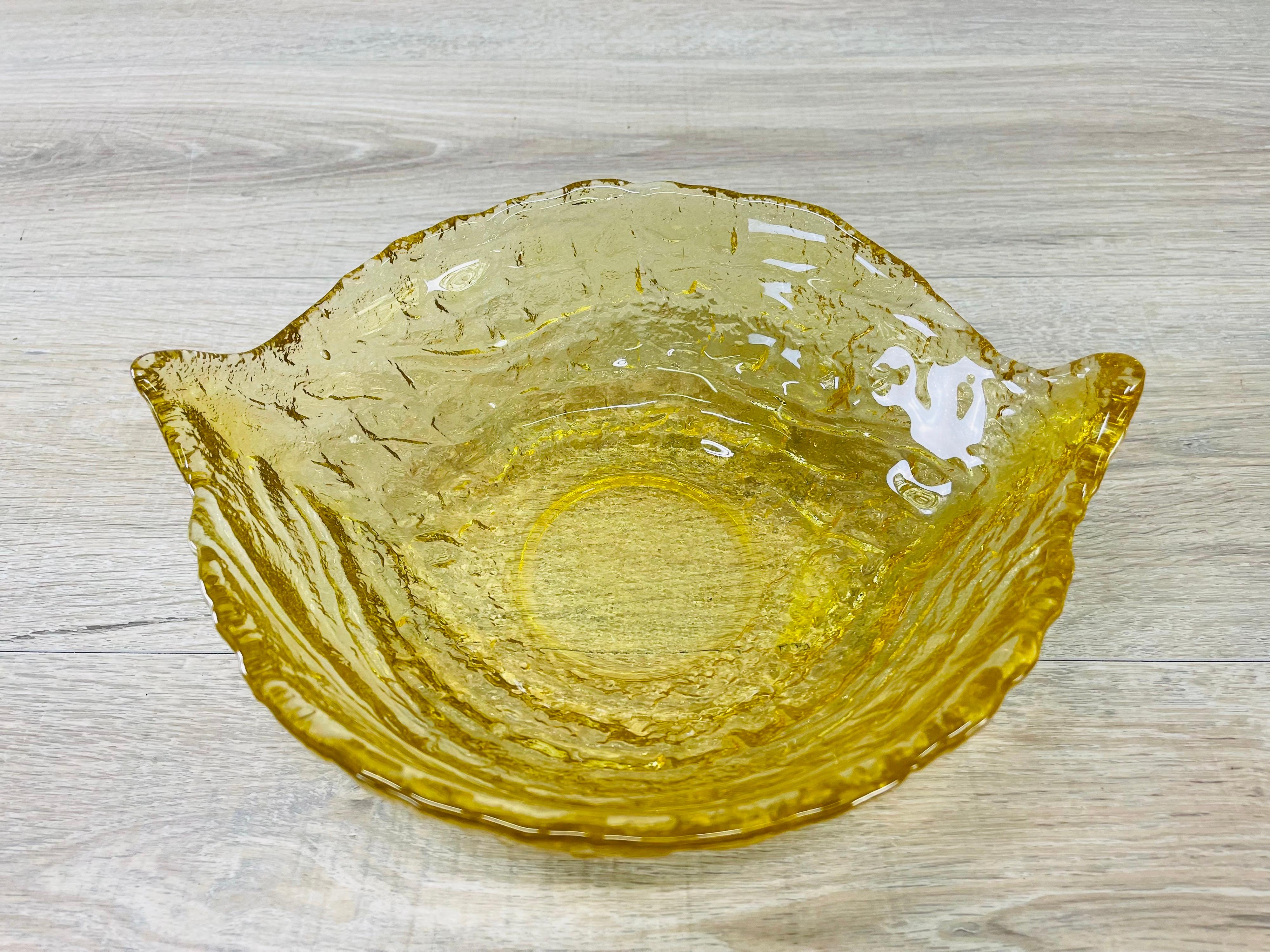 1970s Textured Yellow Glass Console Bowl In Good Condition For Sale In Amherst, NH