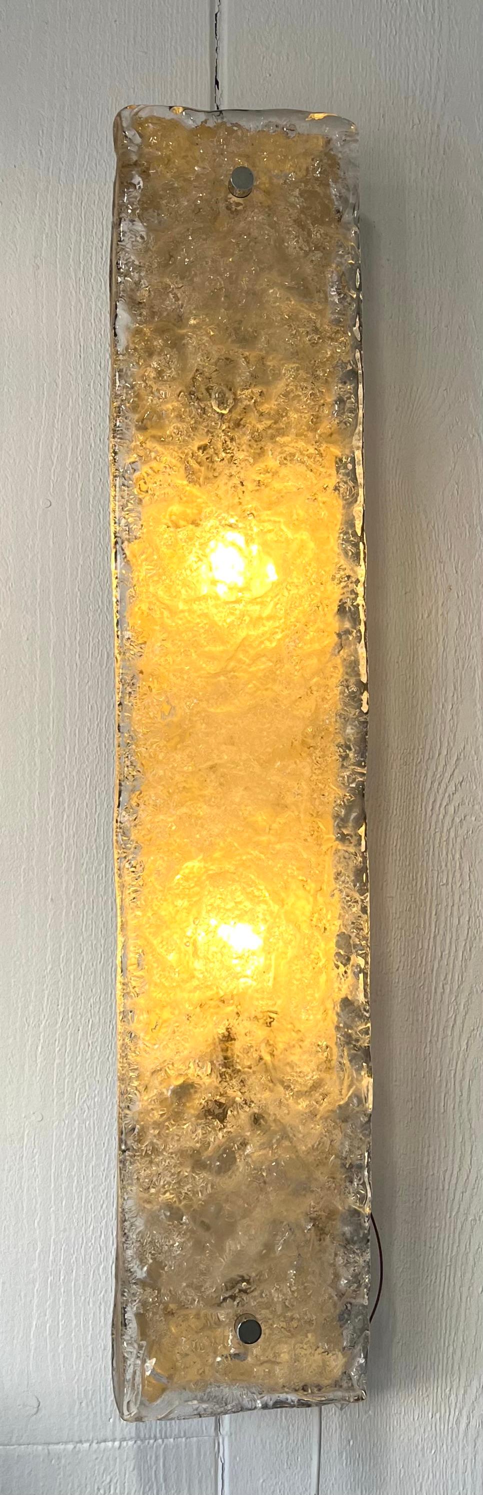 Aplique de cristal y metal lacado de los años 70 al estilo de Serge Mouille Moderno de mediados de siglo en venta
