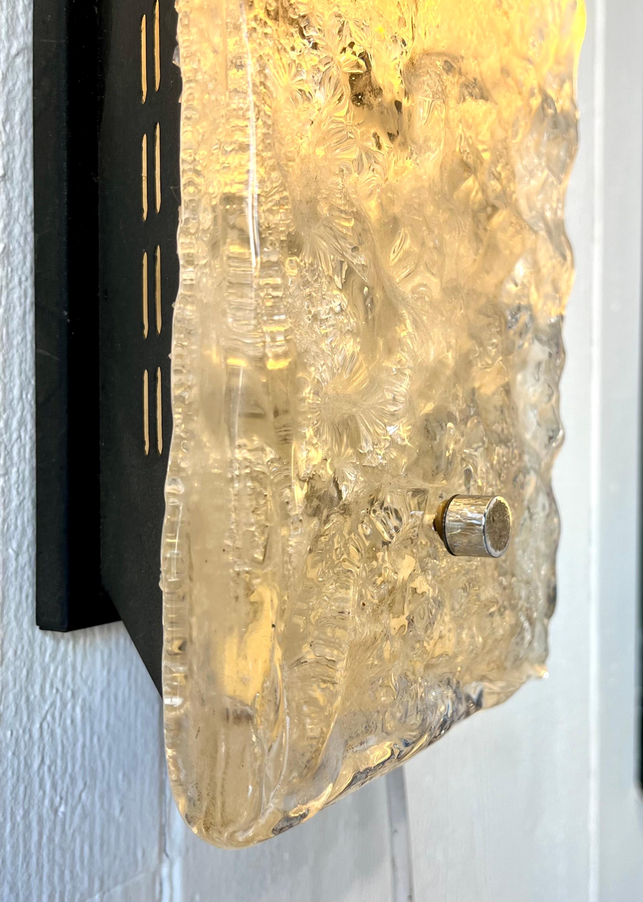 Aplique de cristal y metal lacado de los años 70 al estilo de Serge Mouille en Bueno estado para la venta en SAINT-OUEN-SUR-SEINE, FR
