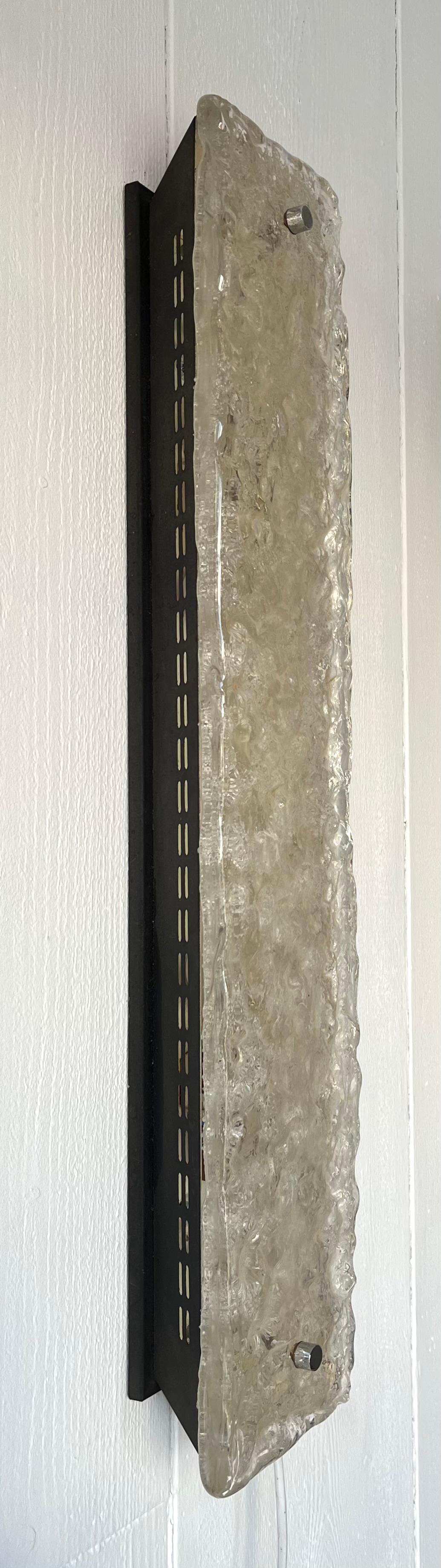 Aplique de cristal y metal lacado de los años 70 al estilo de Serge Mouille Metal en venta