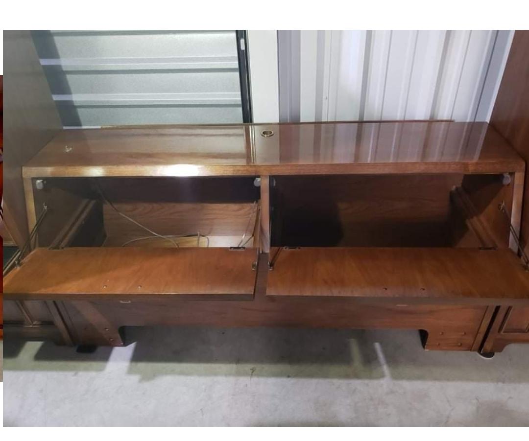 1970s Thomasville Campaign king Headboard with lightrail and Cabinets In Good Condition In Waxahachie, TX