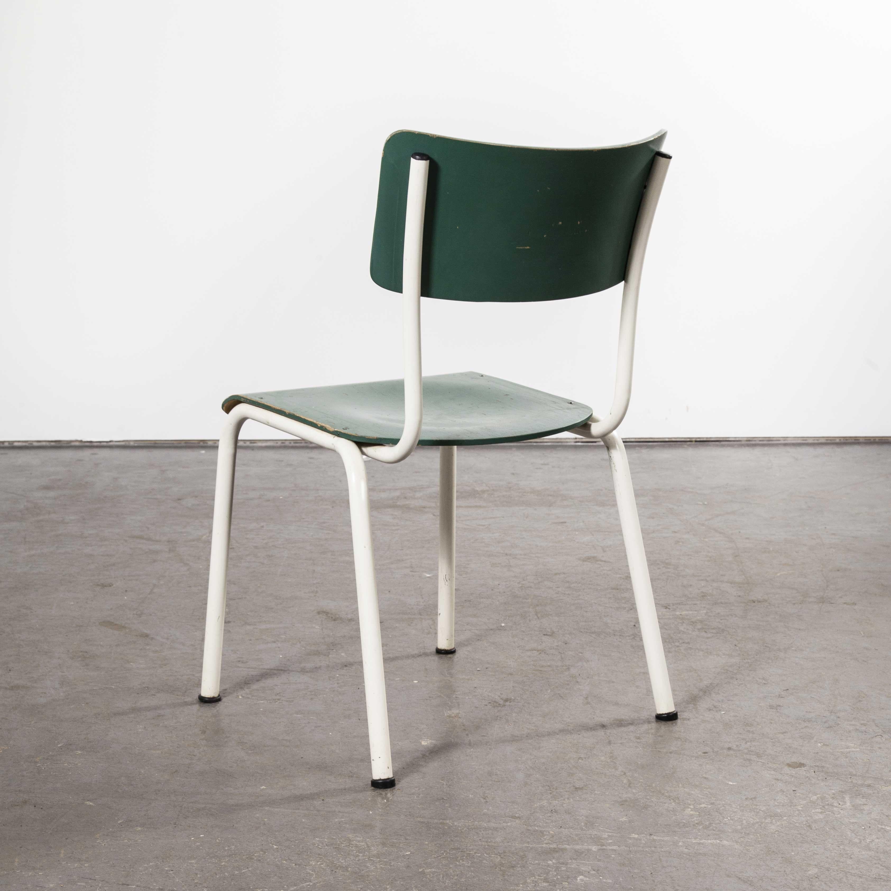 Chaises de salle à manger empilables Thonet des années 1970 pour l'armée allemande - vert - bonne Qté en vente 8