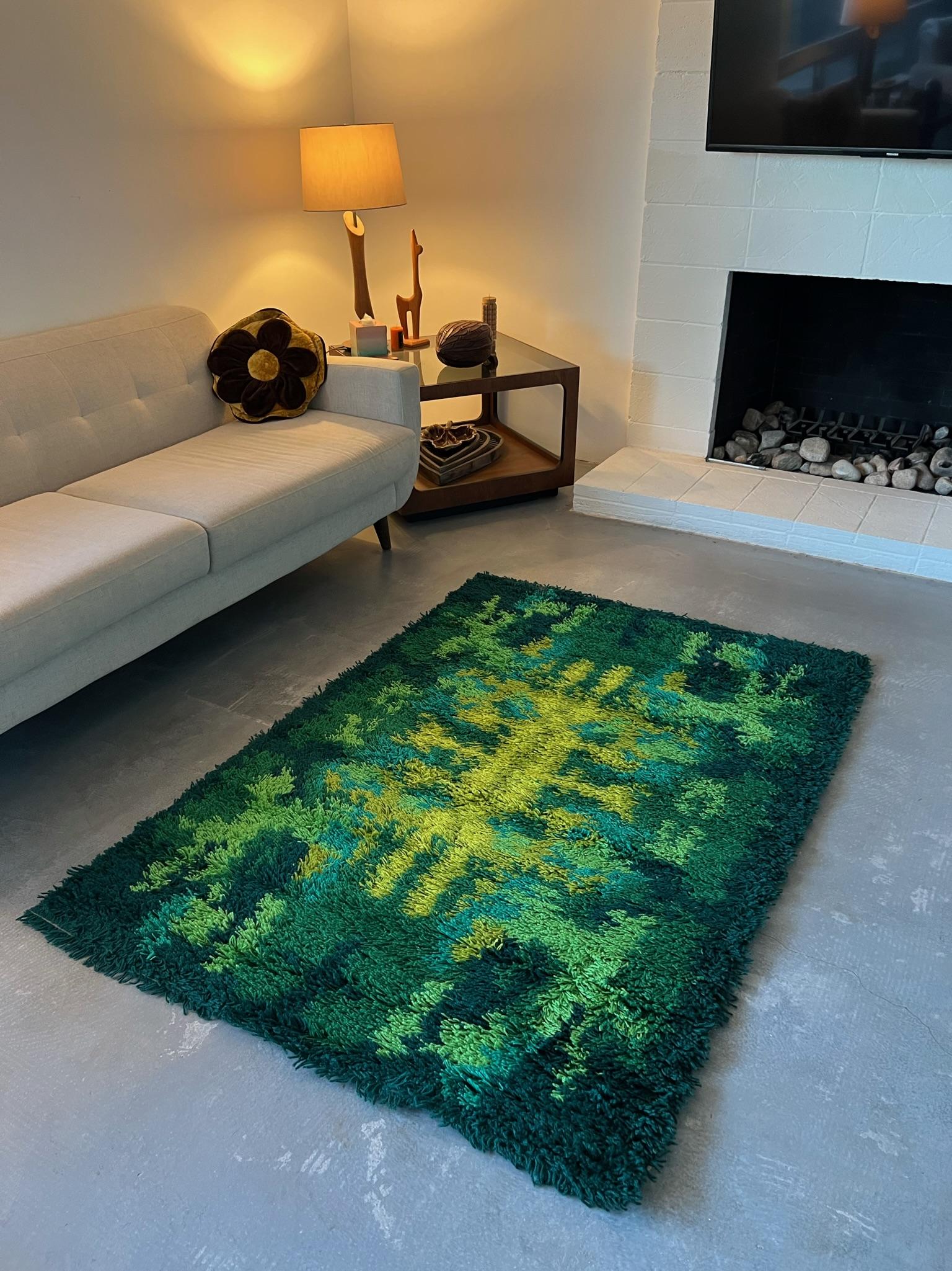Mid-Century Modern 1970's THOR Bold Geometry Contemporary UNUSED Green Rya Rug Mid Century Modern For Sale