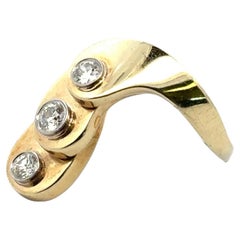 1970
s Three Diamond 14 Karat Yellow Gold Contemporary Ring