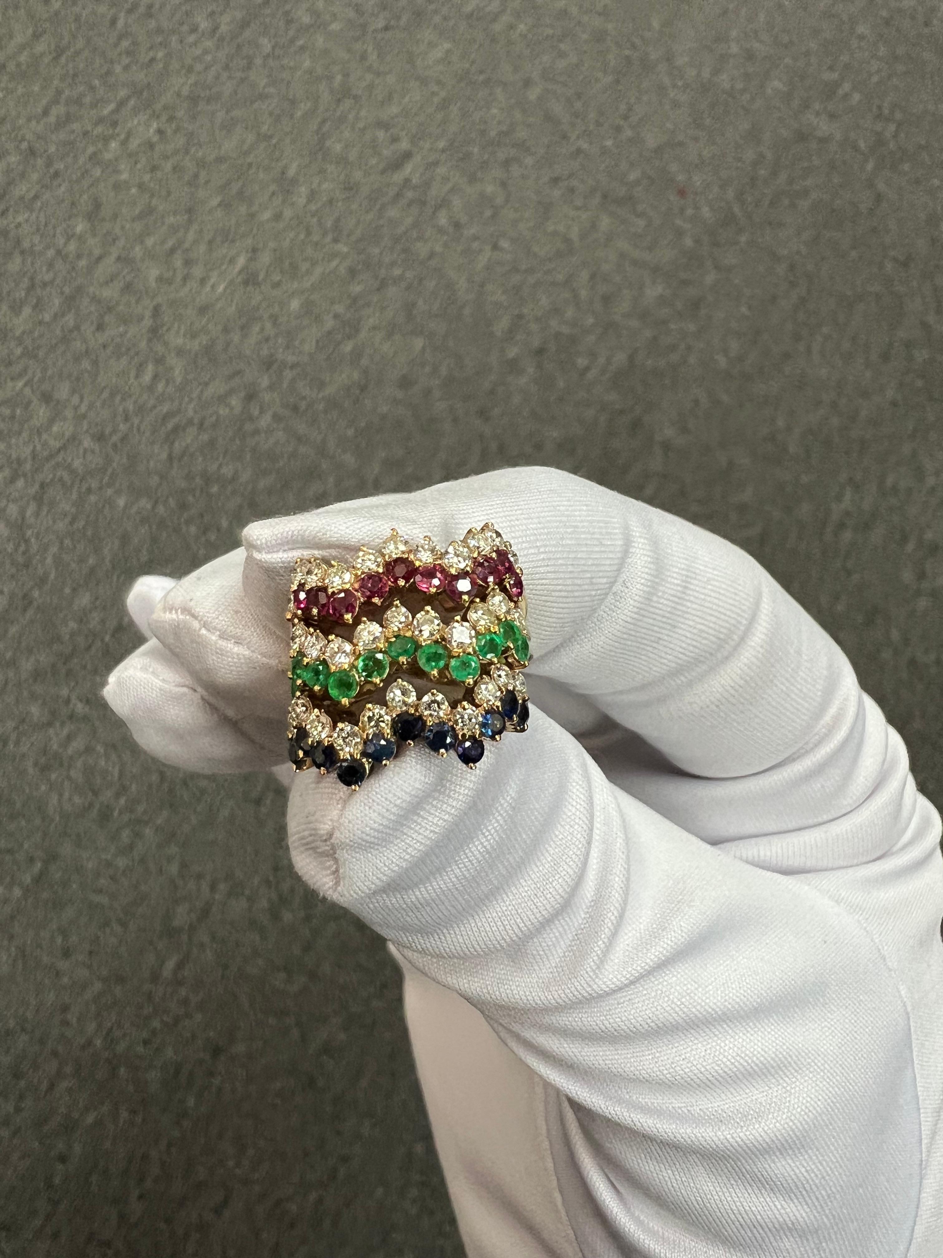 1970s Three Ring Set Diamonds Emeralds Rubies Sapphires 18k Yellow Gold Size 3.7 en vente 6