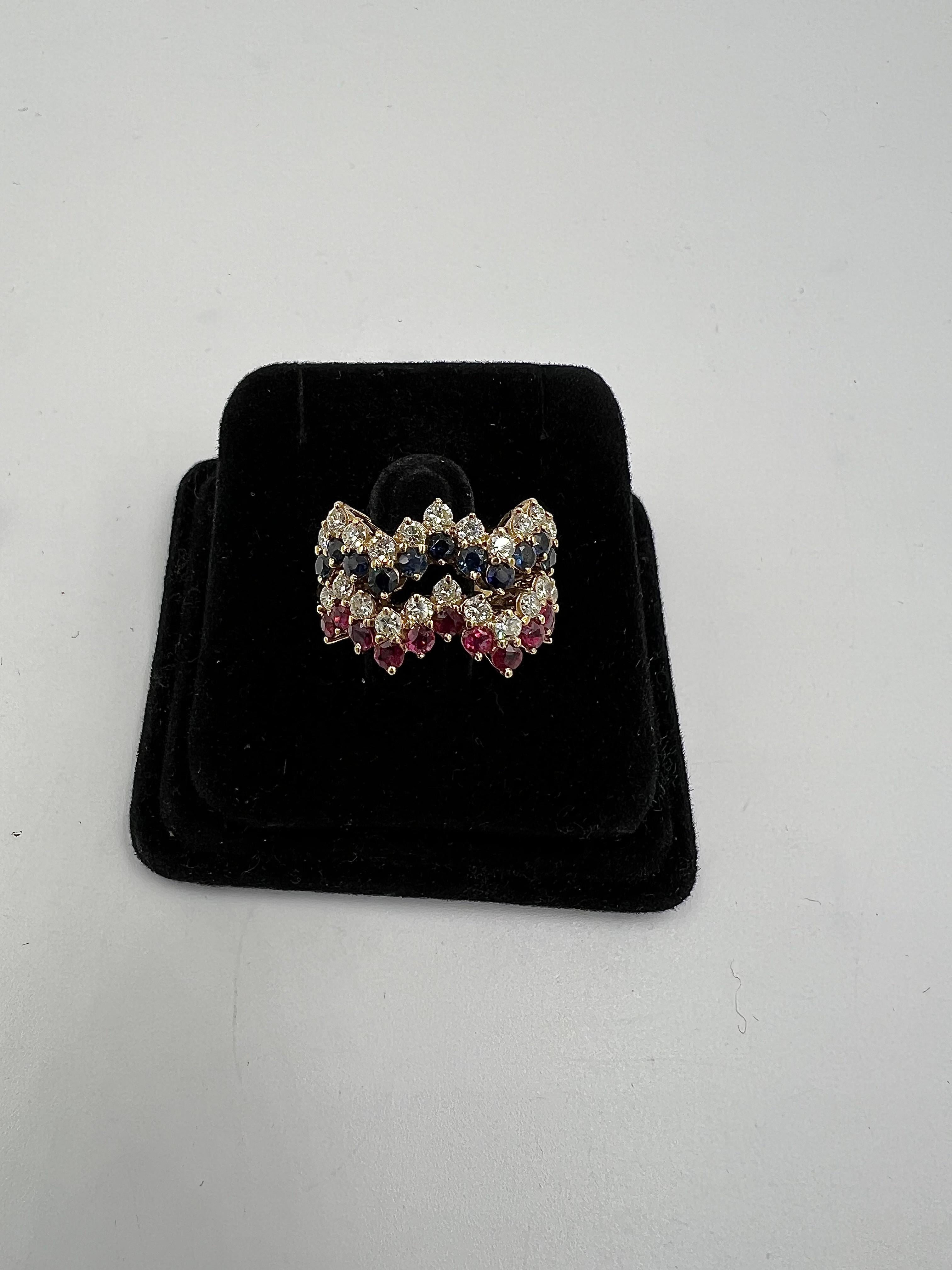 1970s Three Ring Set Diamonds Emeralds Rubies Sapphires 18k Yellow Gold Size 3.7 en vente 10