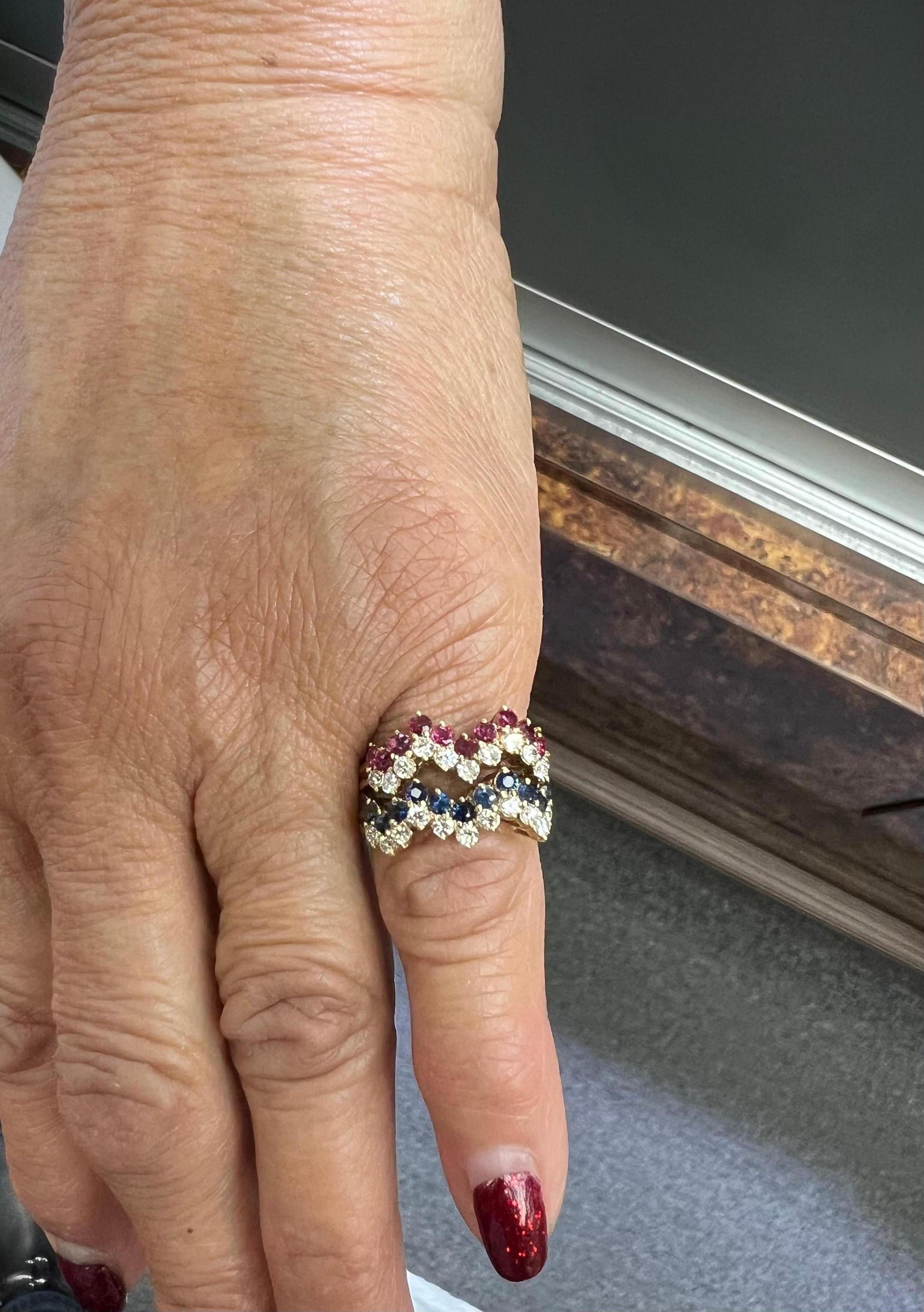 Taille ronde 1970s Three Ring Set Diamonds Emeralds Rubies Sapphires 18k Yellow Gold Size 3.7 en vente