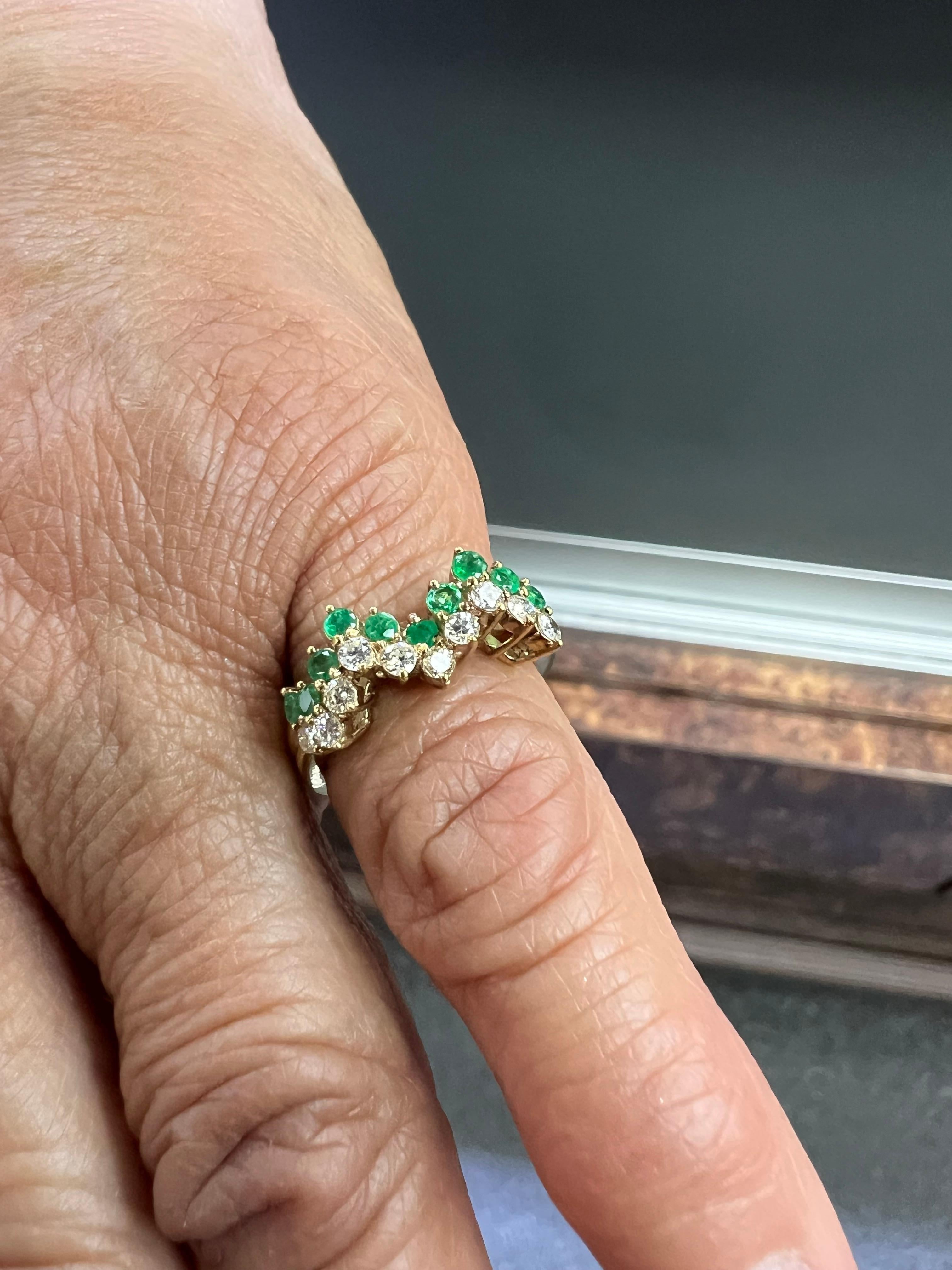 1970s Three Ring Set Diamonds Emeralds Rubies Sapphires 18k Yellow Gold Size 3.7 Unisexe en vente