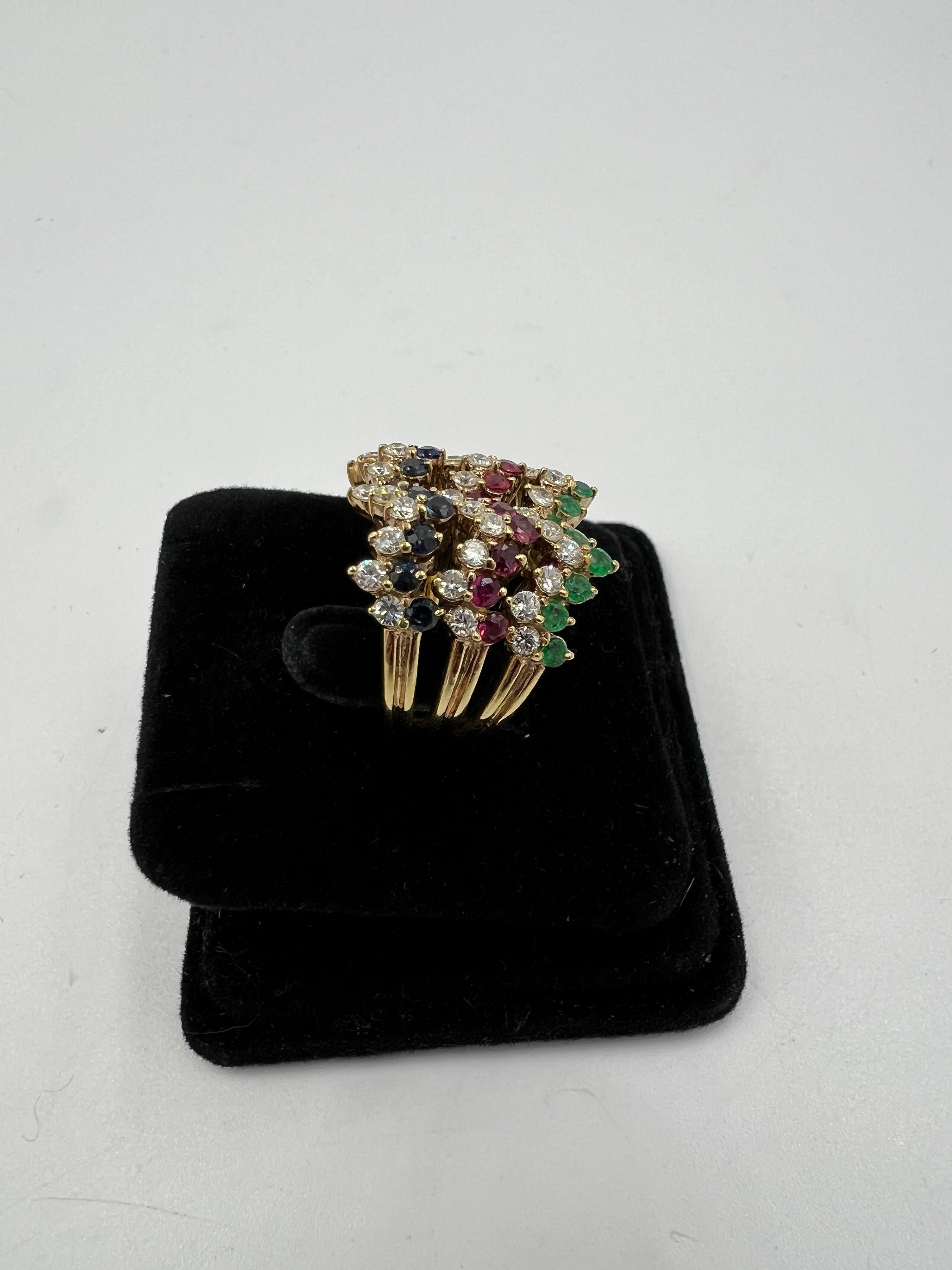 1970s Three Ring Set Diamonds Emeralds Rubies Sapphires 18k Yellow Gold Size 3.7 en vente 2