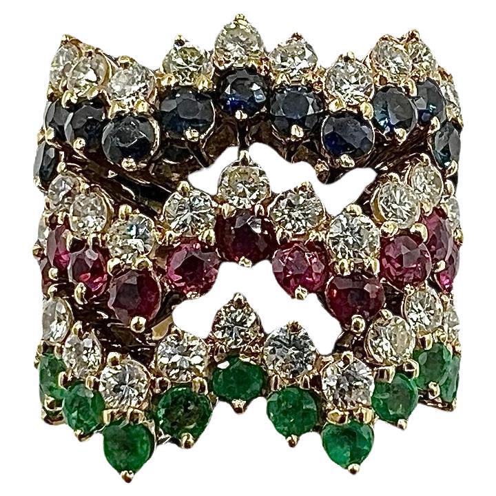 1970er Jahre Drei Ring gefasste Diamanten Smaragde Rubine Saphire 18k Gelbgold Größe 3.7