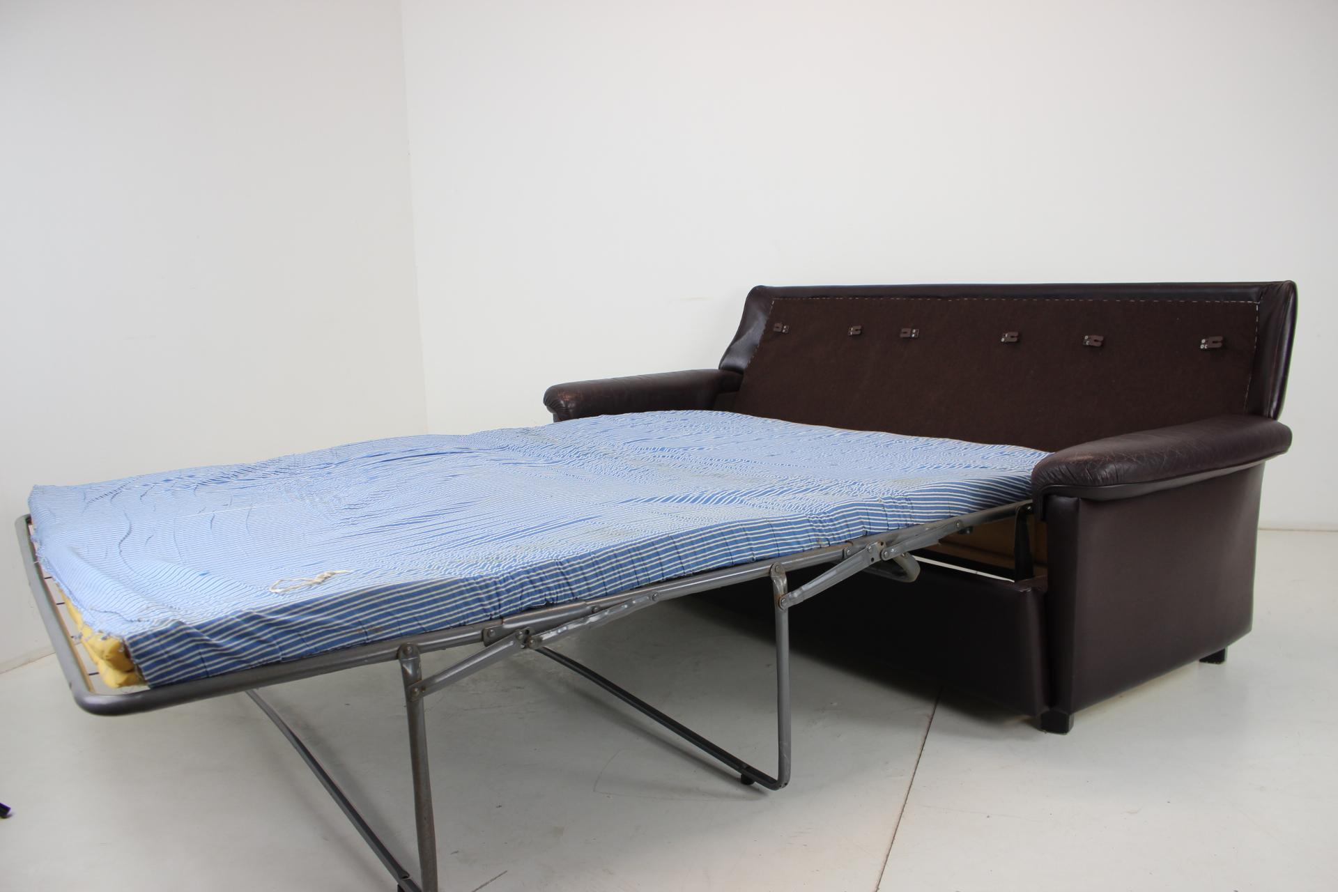 1970s Three-Seat Leather Sofa/ Bed, Czechoslovakia For Sale 8