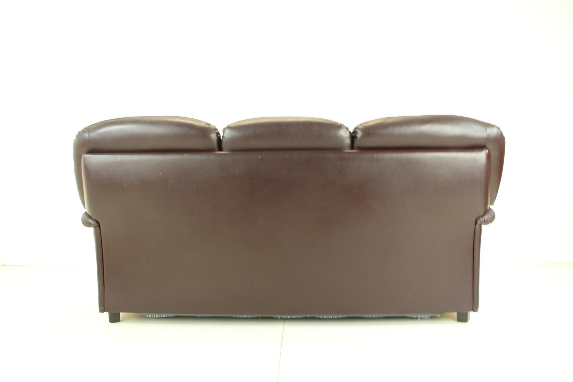 1970s Three-Seat Leather Sofa/ Bed, Czechoslovakia For Sale 4