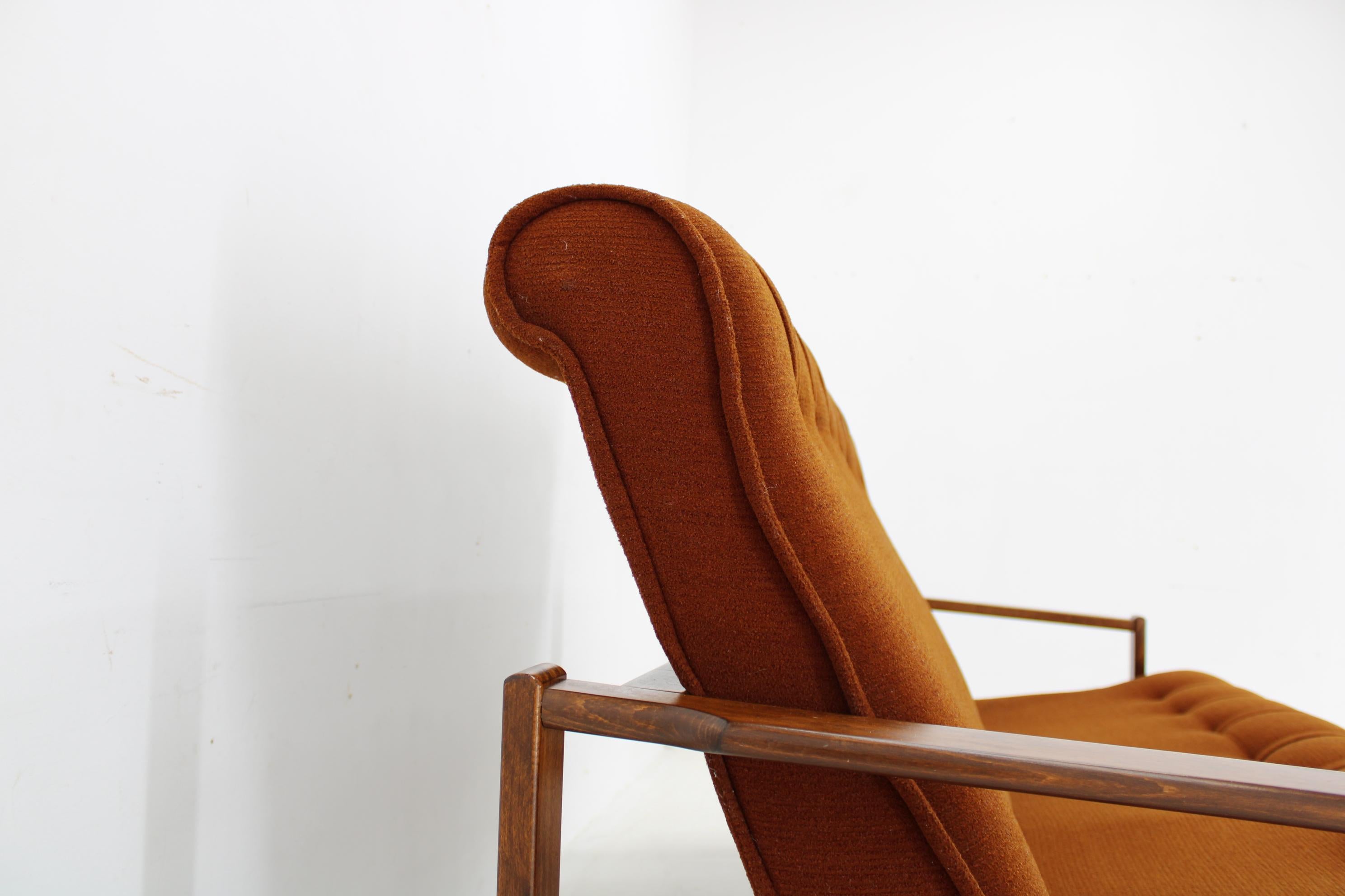 1970s Three Seater Beech Sofa, Czechoslovakia For Sale 6