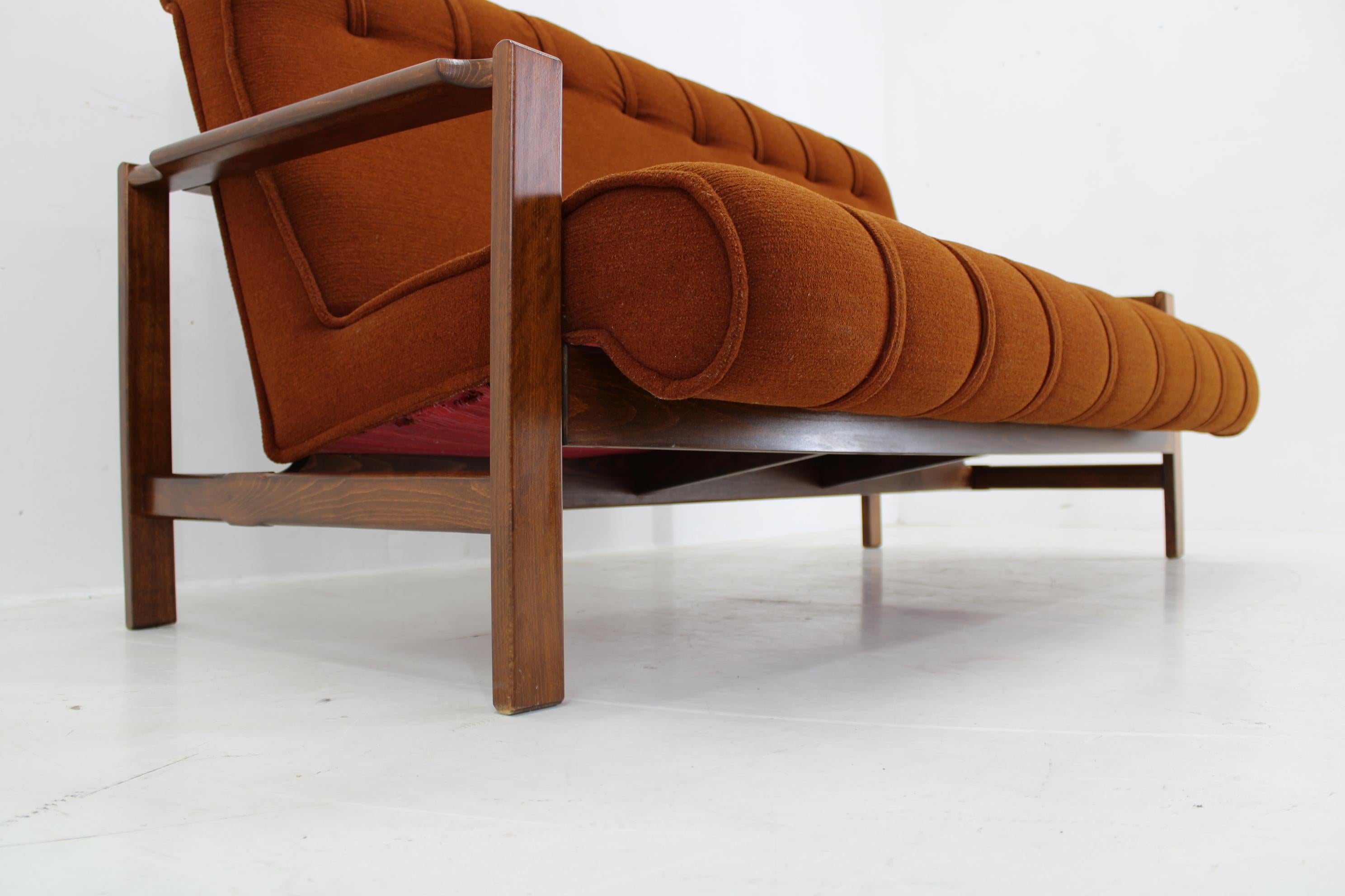 1970s Three Seater Beech Sofa, Czechoslovakia For Sale 7