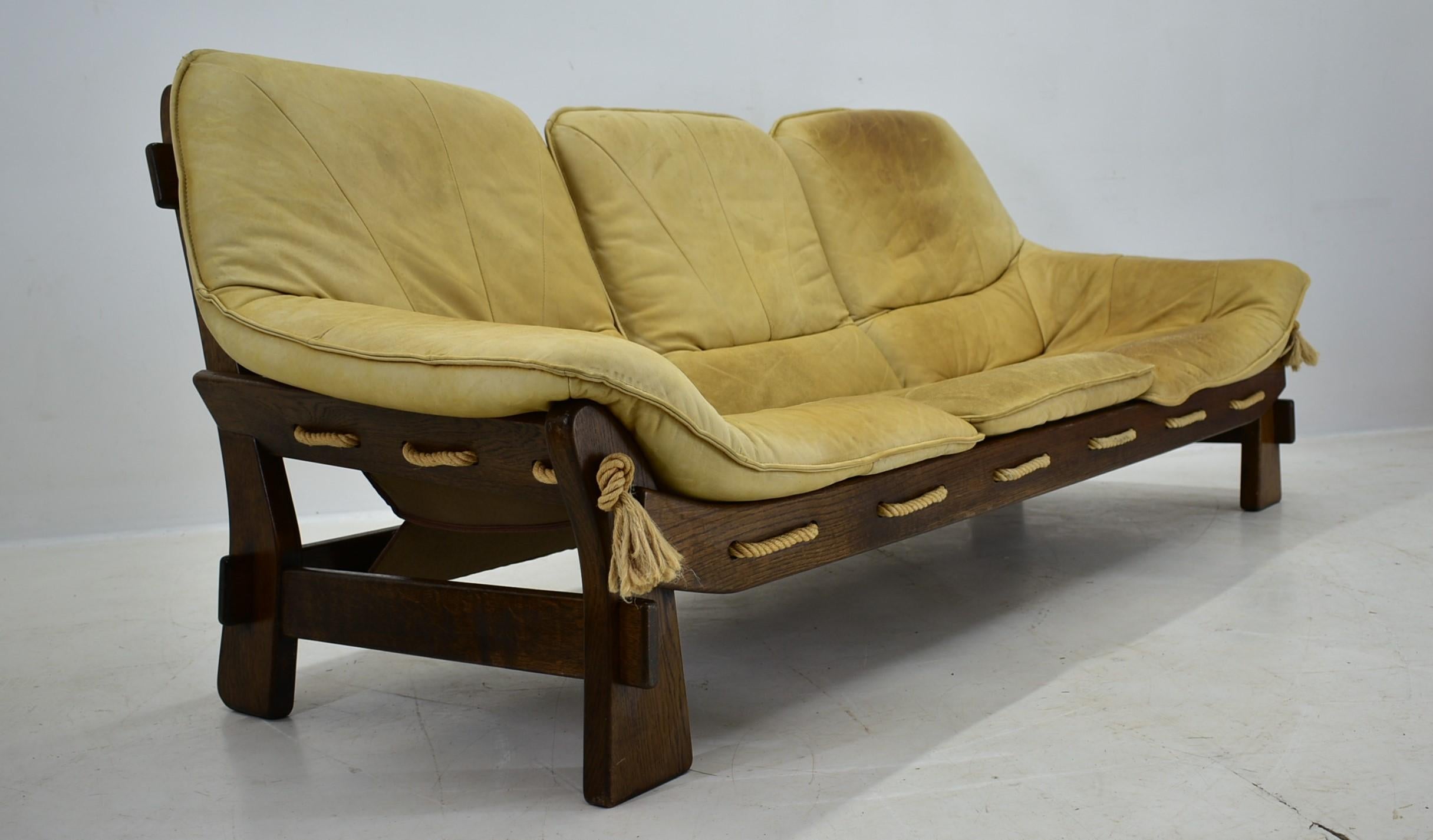 Canapé Three Seater des années 1970, Brésil en vente 4
