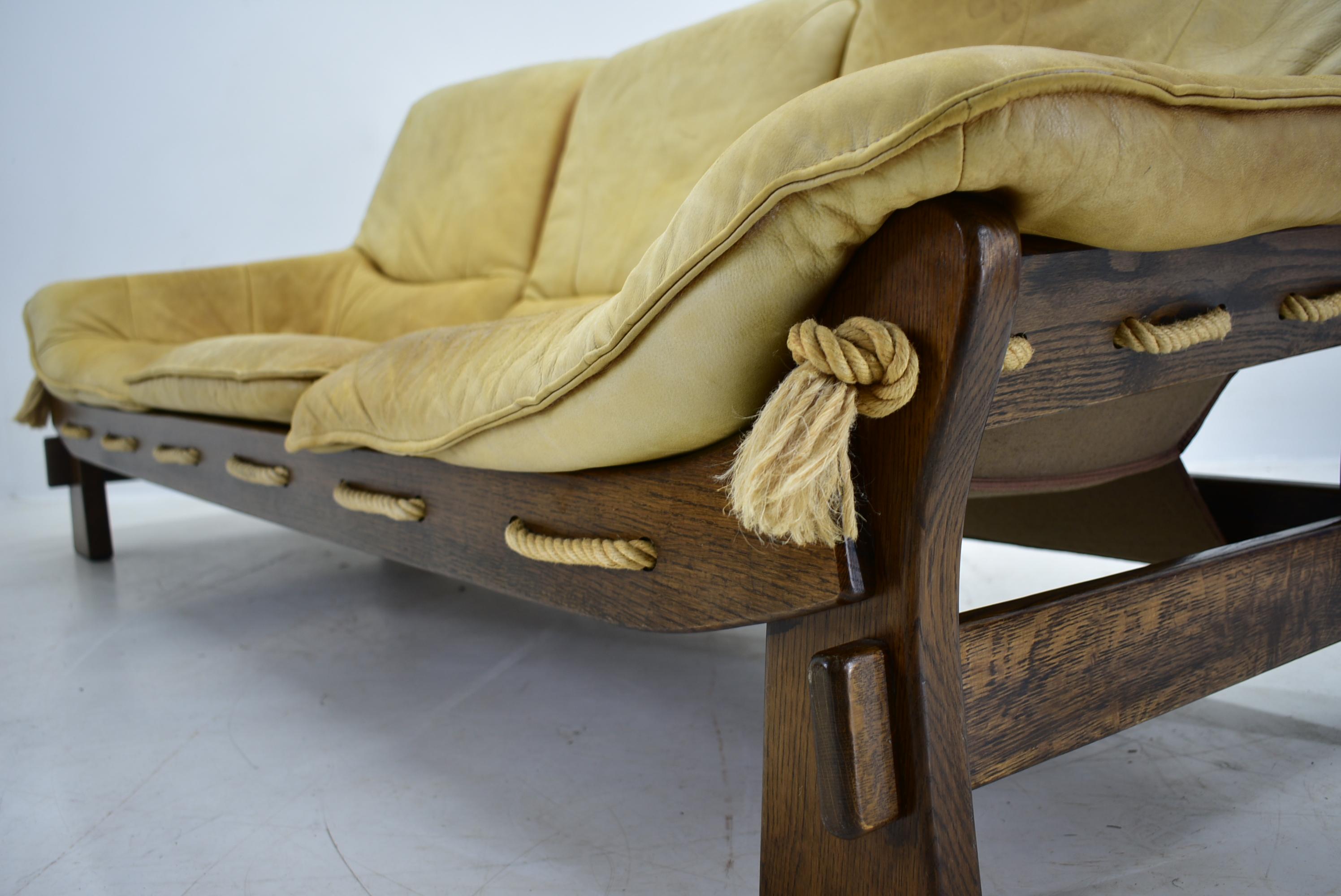 Canapé Three Seater des années 1970, Brésil en vente 6