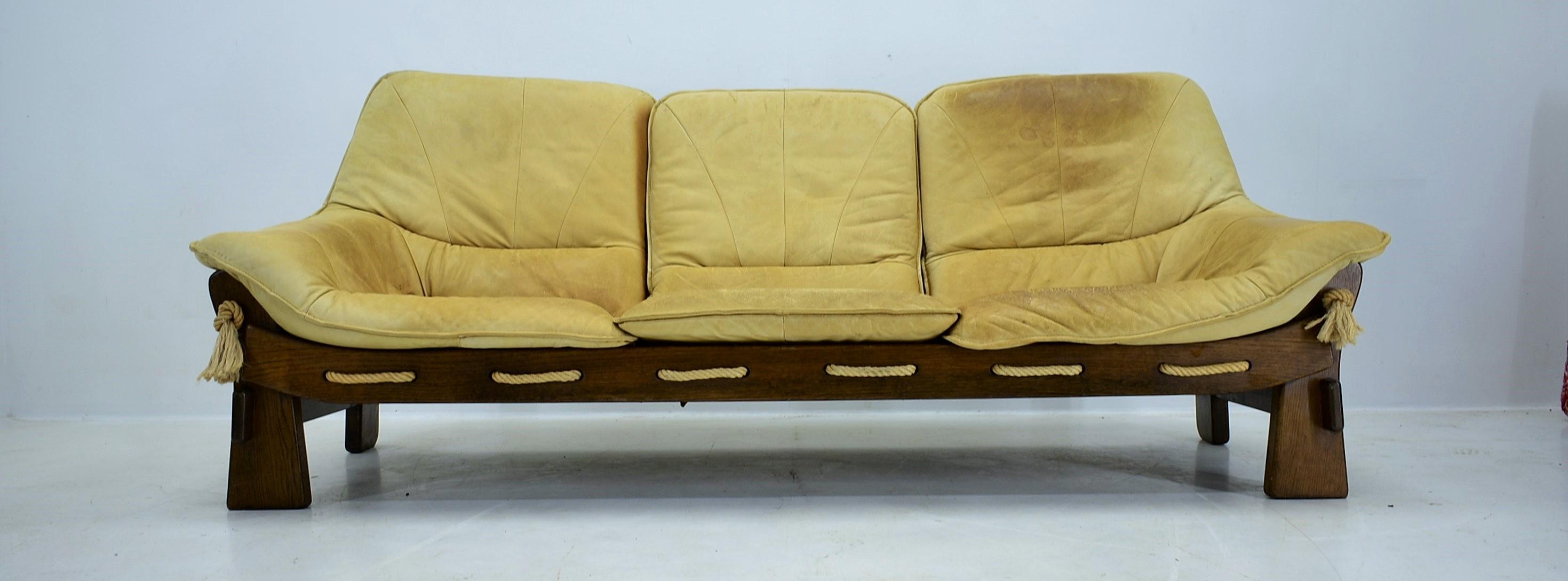 Mid-Century Modern Canapé Three Seater des années 1970, Brésil en vente
