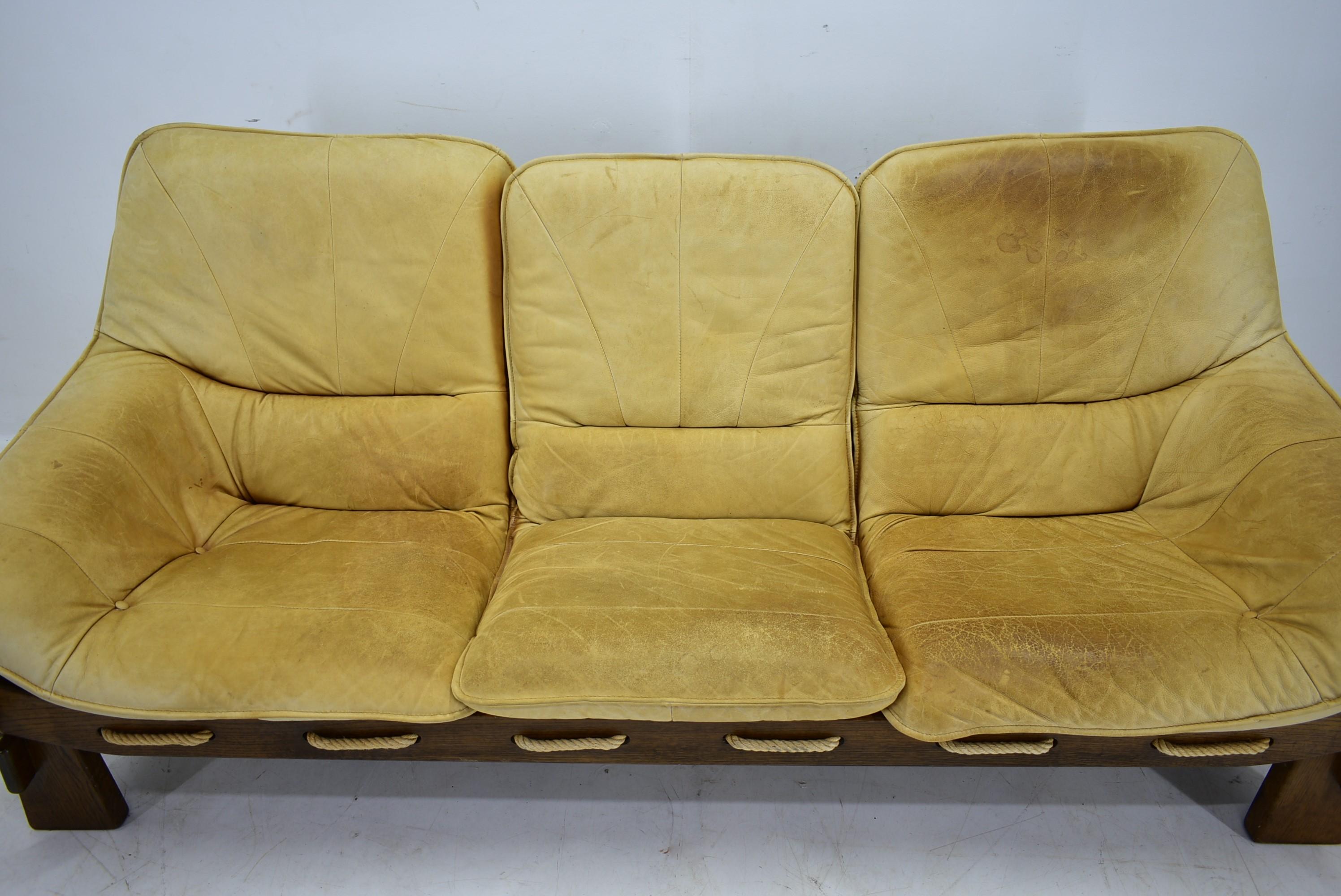 Canapé Three Seater des années 1970, Brésil Bon état - En vente à Praha, CZ