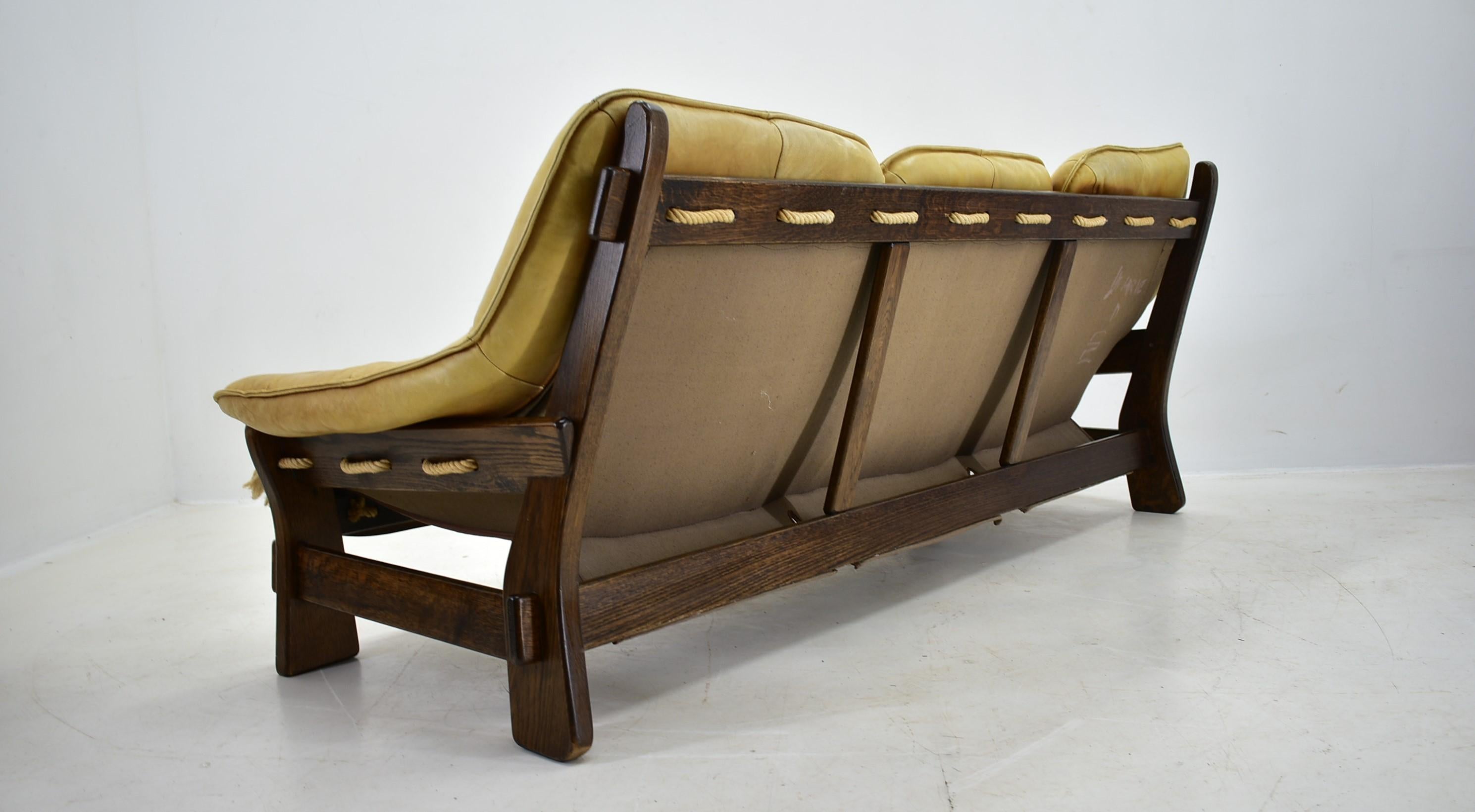Canapé Three Seater des années 1970, Brésil en vente 1
