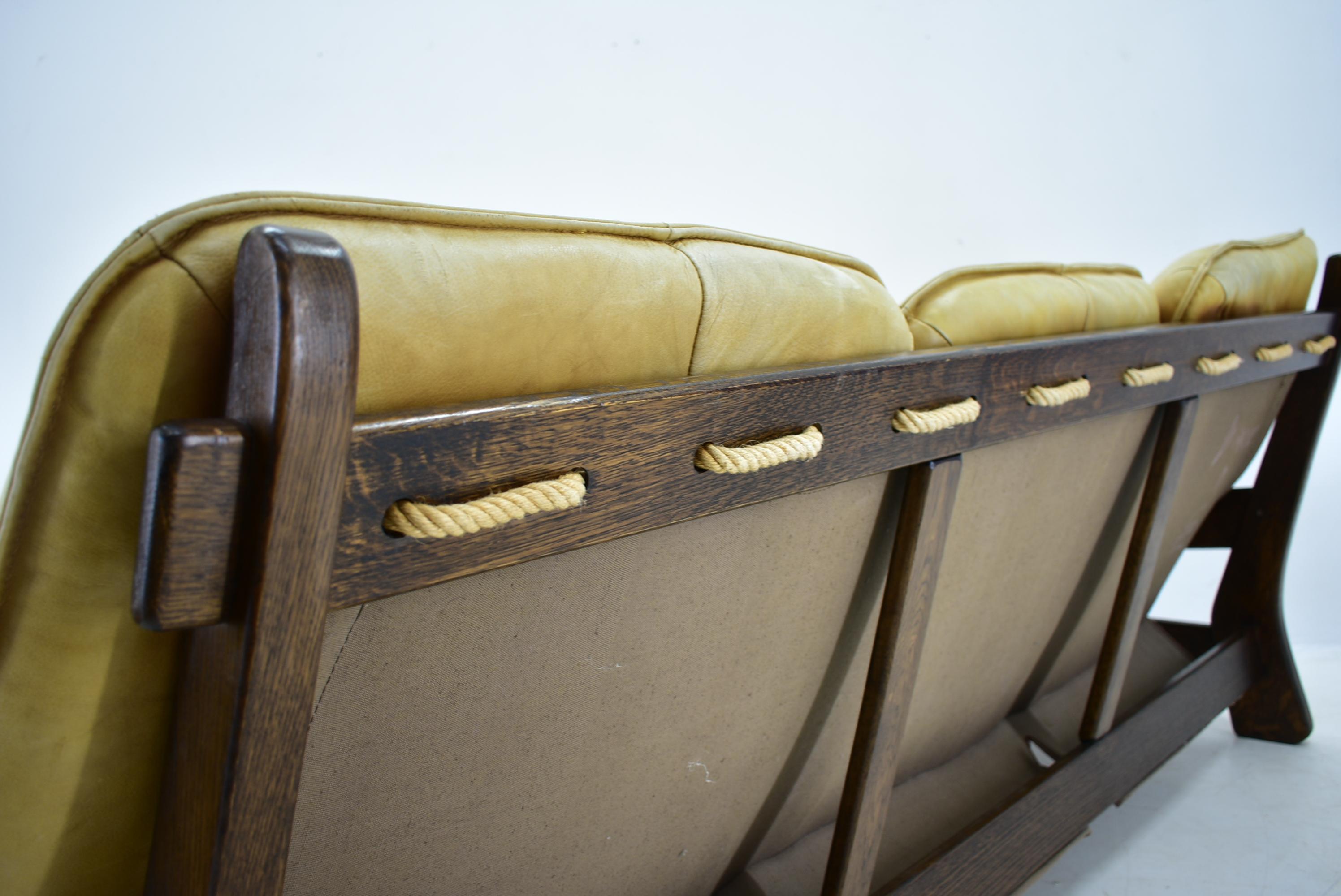 Canapé Three Seater des années 1970, Brésil en vente 2