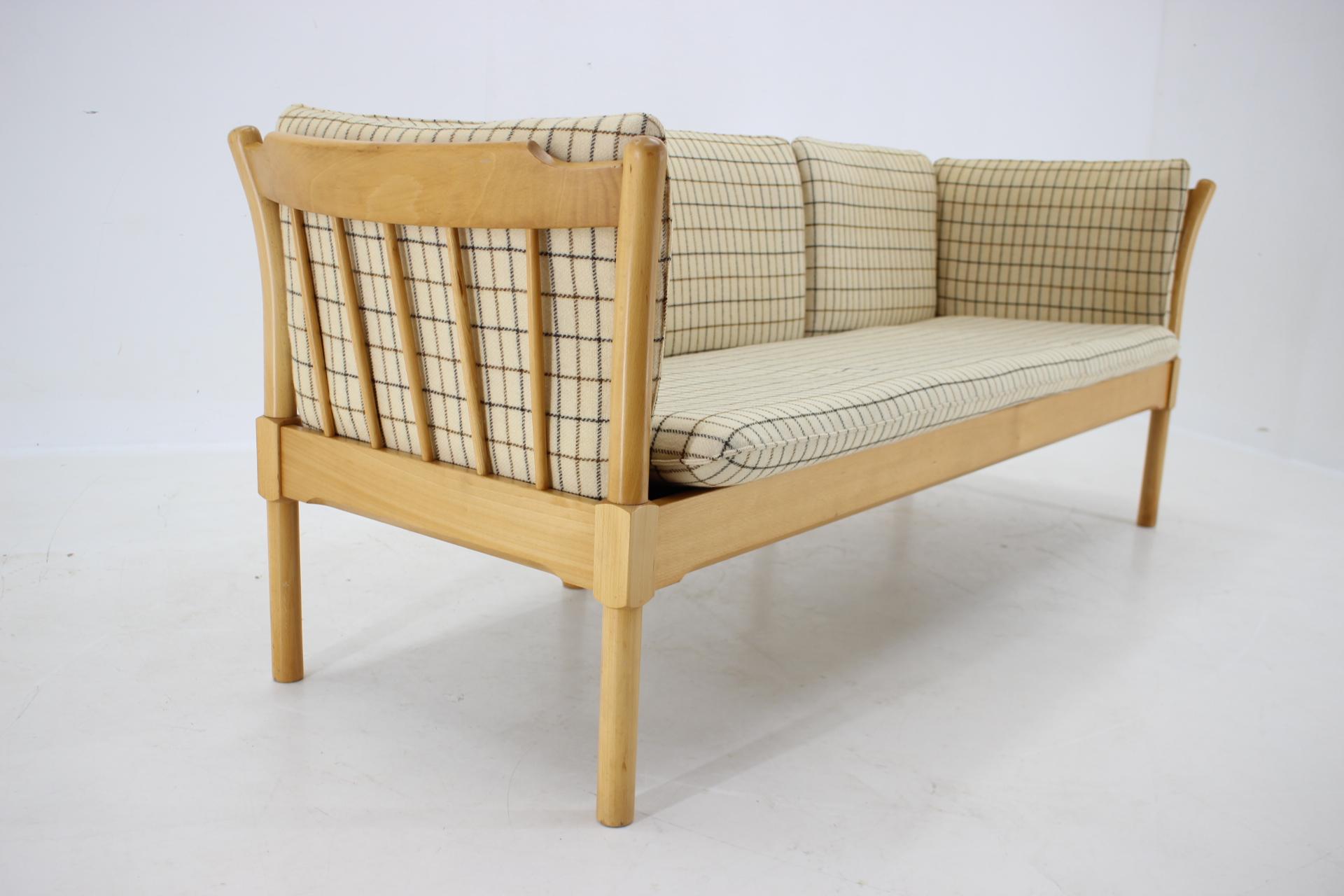 1970s Three Seater Sofa in Beech Wood, Denmark  In Good Condition For Sale In Praha, CZ