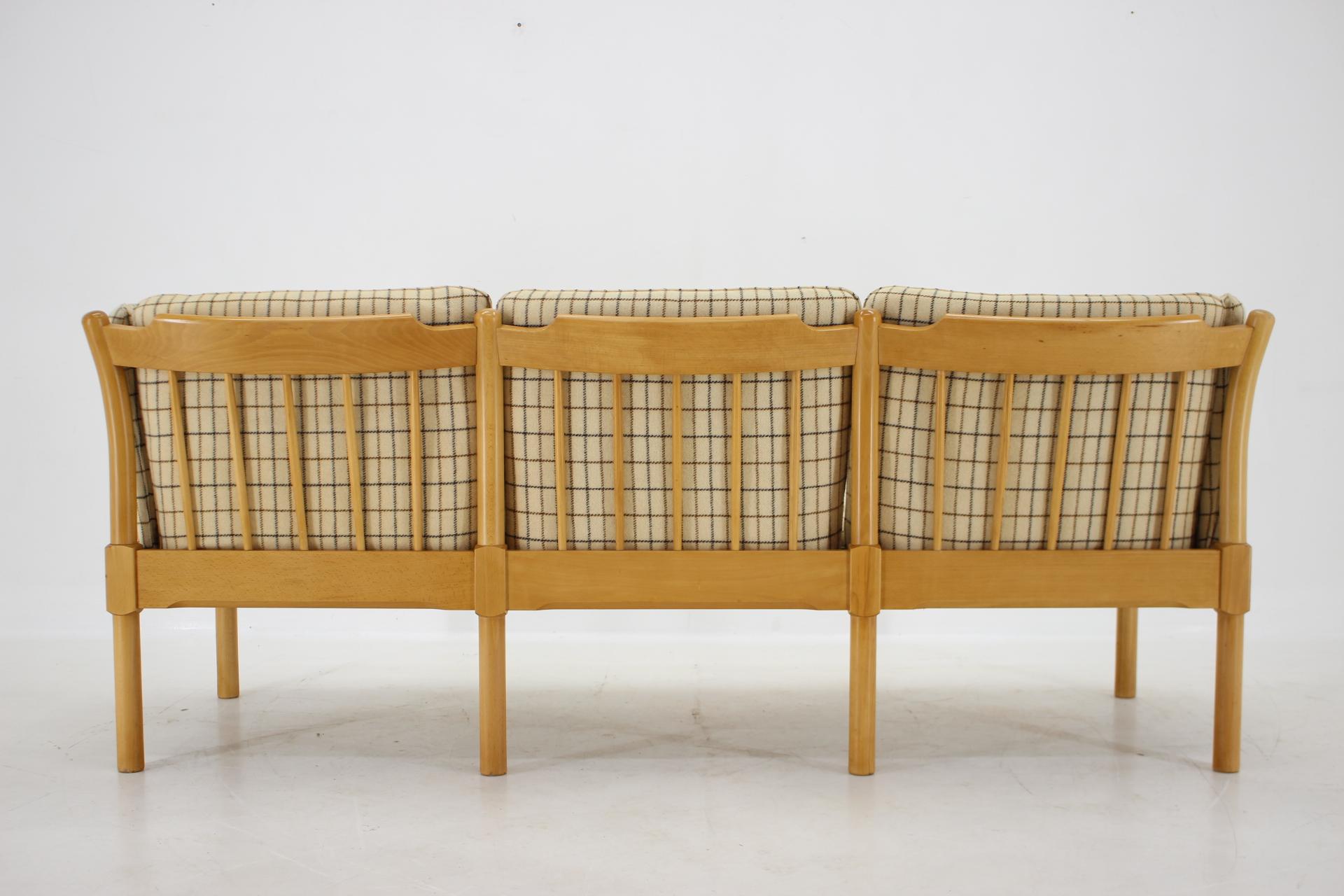 Dreisitzer-Sofa aus Buchenholz, Dänemark, 1970er Jahre  (Stoff) im Angebot
