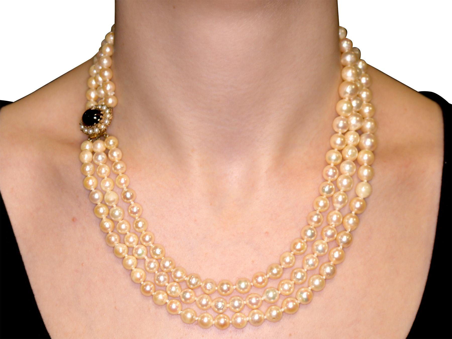 1970s Three Strand Pearl Strand with 5.91 Carat Garnet and Yellow Gold Clasp 3