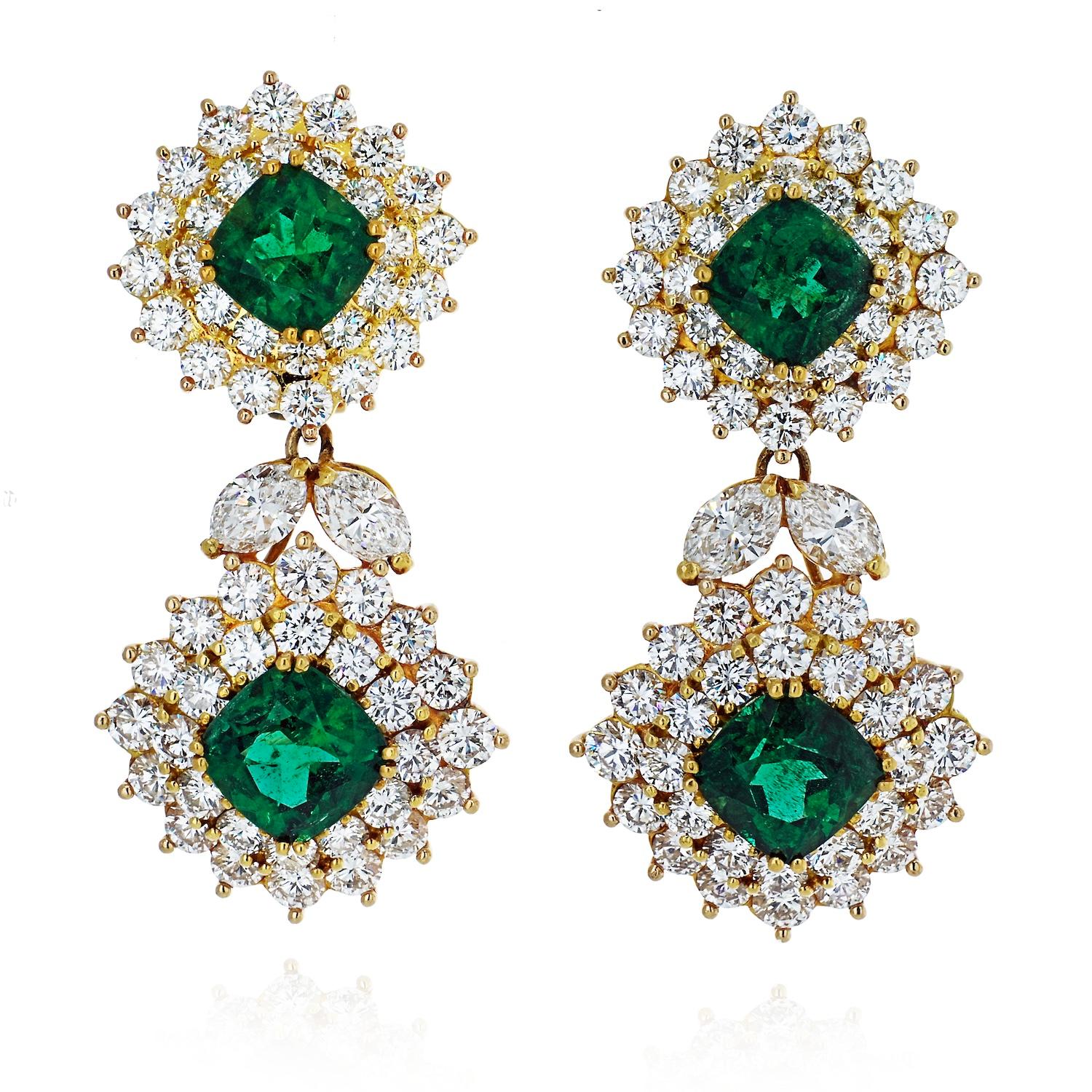 1970 Tiffany & Co. Boucles d'oreilles en or jaune 18k avec émeraudes et diamants
