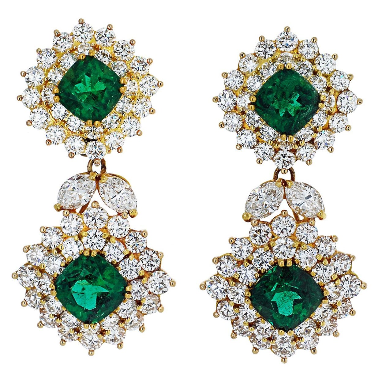 Tiffany & Co. anni '70. Orecchini con smeraldo e diamante in oro giallo 18k