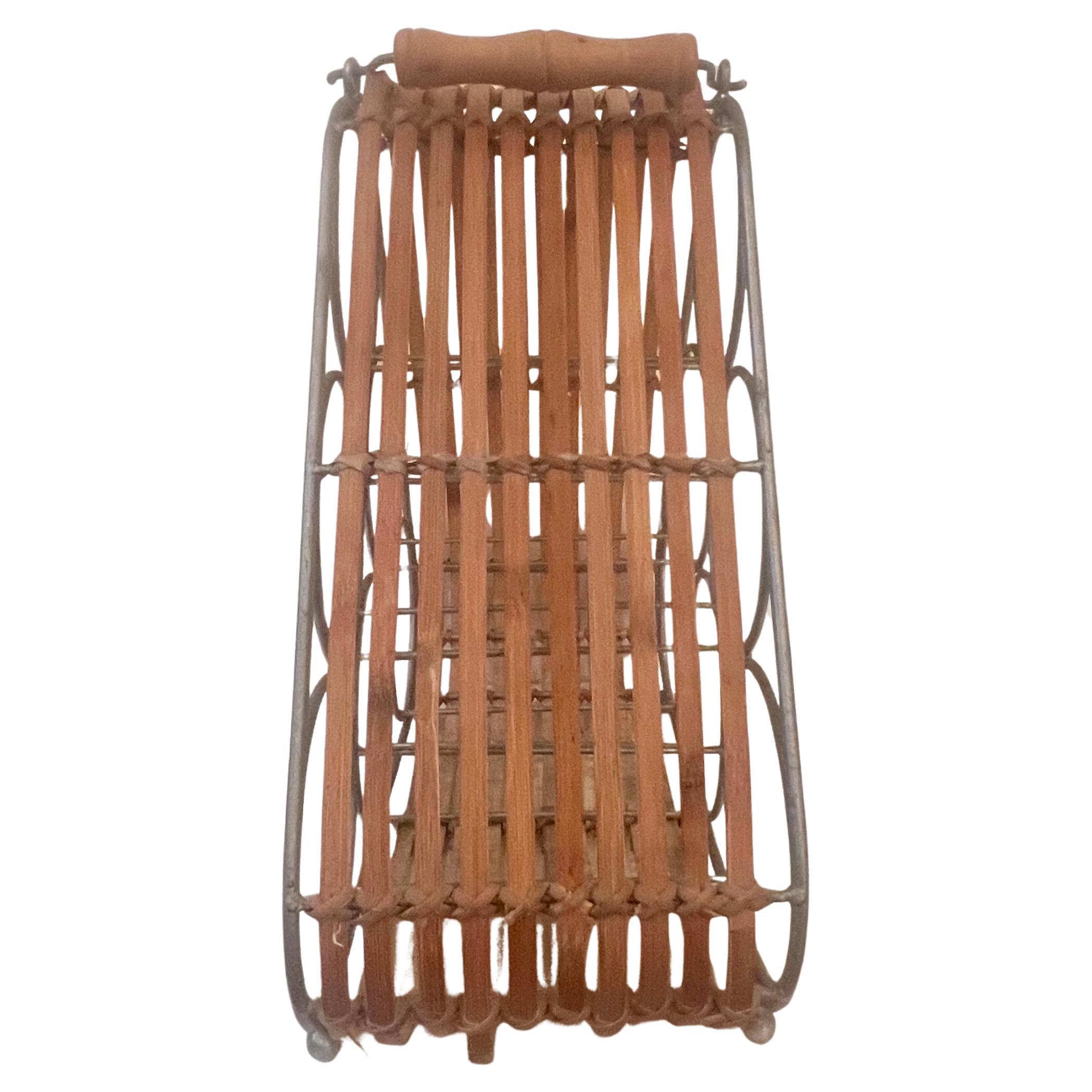 Mid-Century Modern Tiki-Boho American Mid Century Wine Rack Rattan Caddy 6 Bottle Carrier 1970 en vente