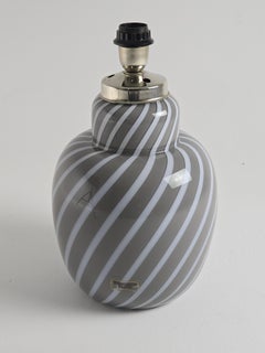 1970 Tomasso Barbi Lampe de table en verre à motif tourbillonnant , Italie