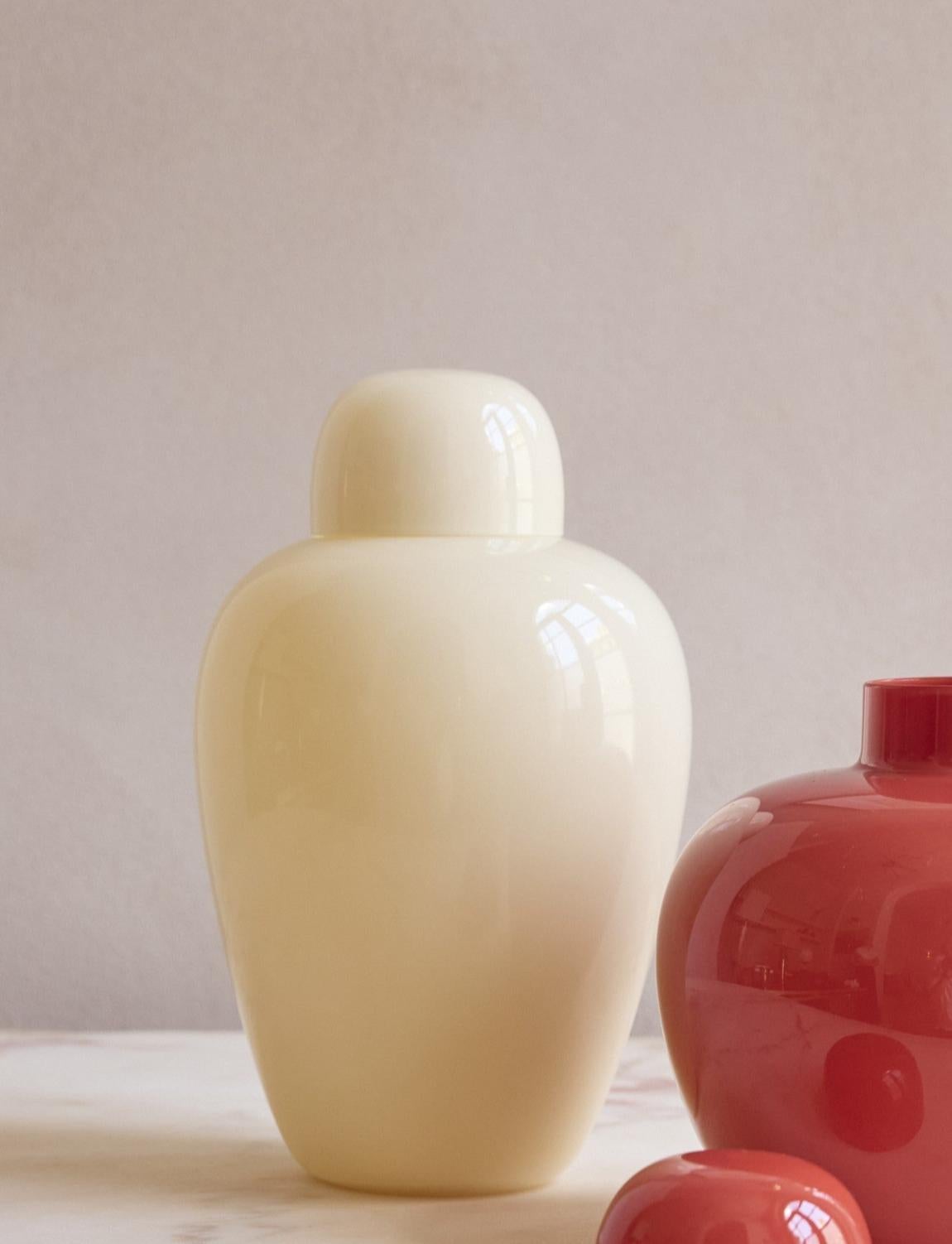 Italiano Vasi in vetro di Murano Tobia Scarpa, Serie Orientale, anni '70, rosso pomodoro e crema in vendita