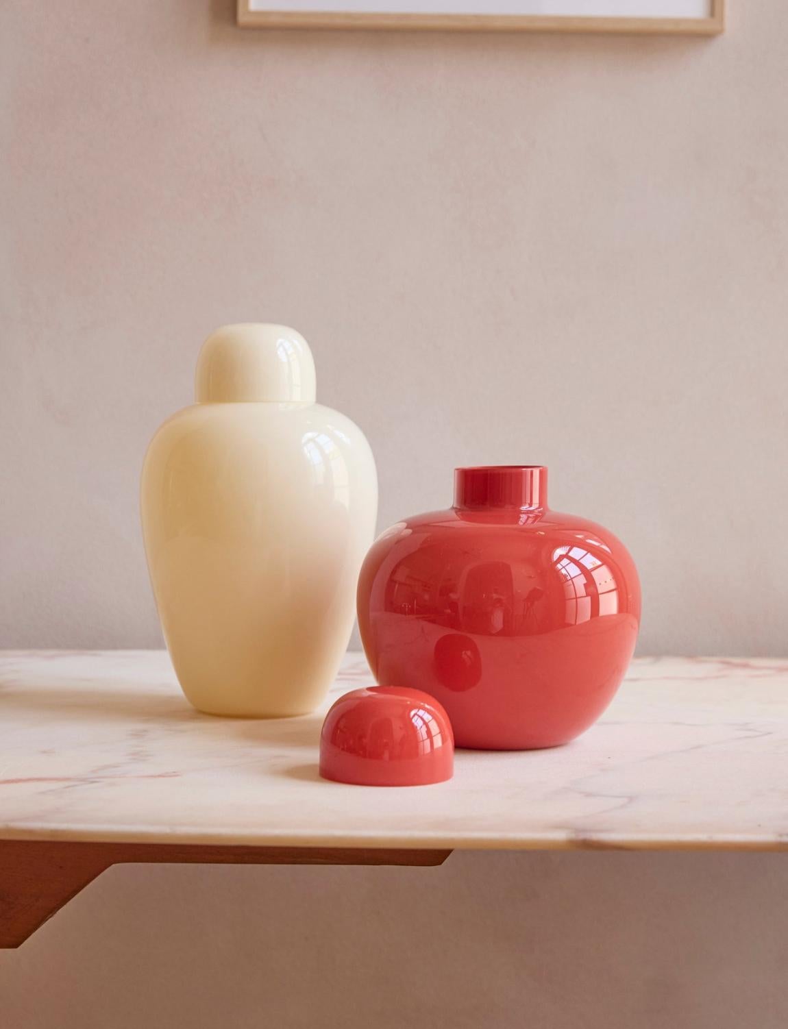Vasi in vetro di Murano Tobia Scarpa, Serie Orientale, anni '70, rosso pomodoro e crema In condizioni ottime in vendita a Florence, Tuscany