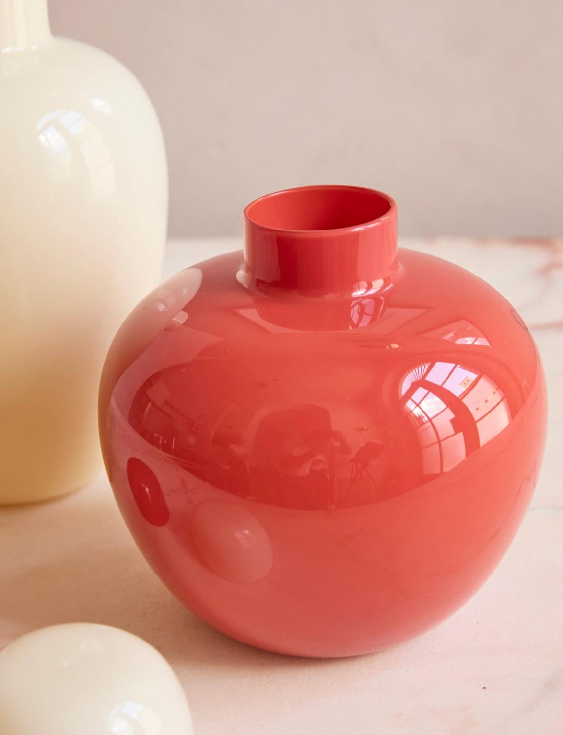 Fine XX secolo Vasi in vetro di Murano Tobia Scarpa, Serie Orientale, anni '70, rosso pomodoro e crema in vendita