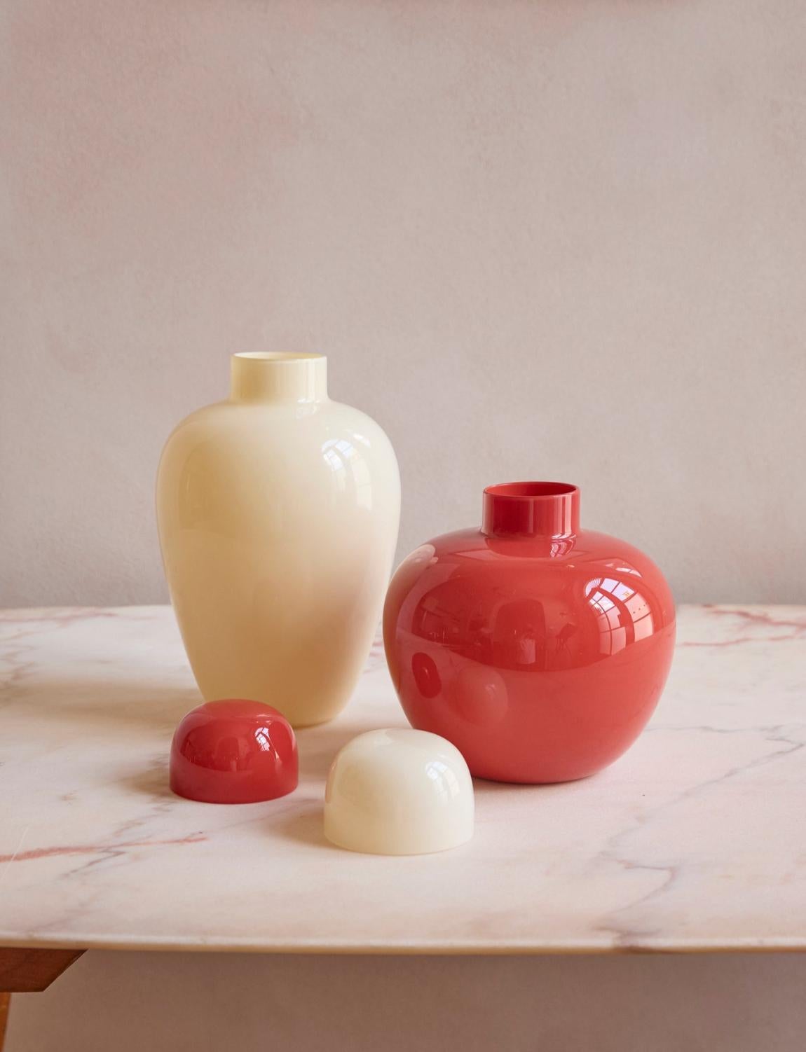 Vetro Vasi in vetro di Murano Tobia Scarpa, Serie Orientale, anni '70, rosso pomodoro e crema in vendita
