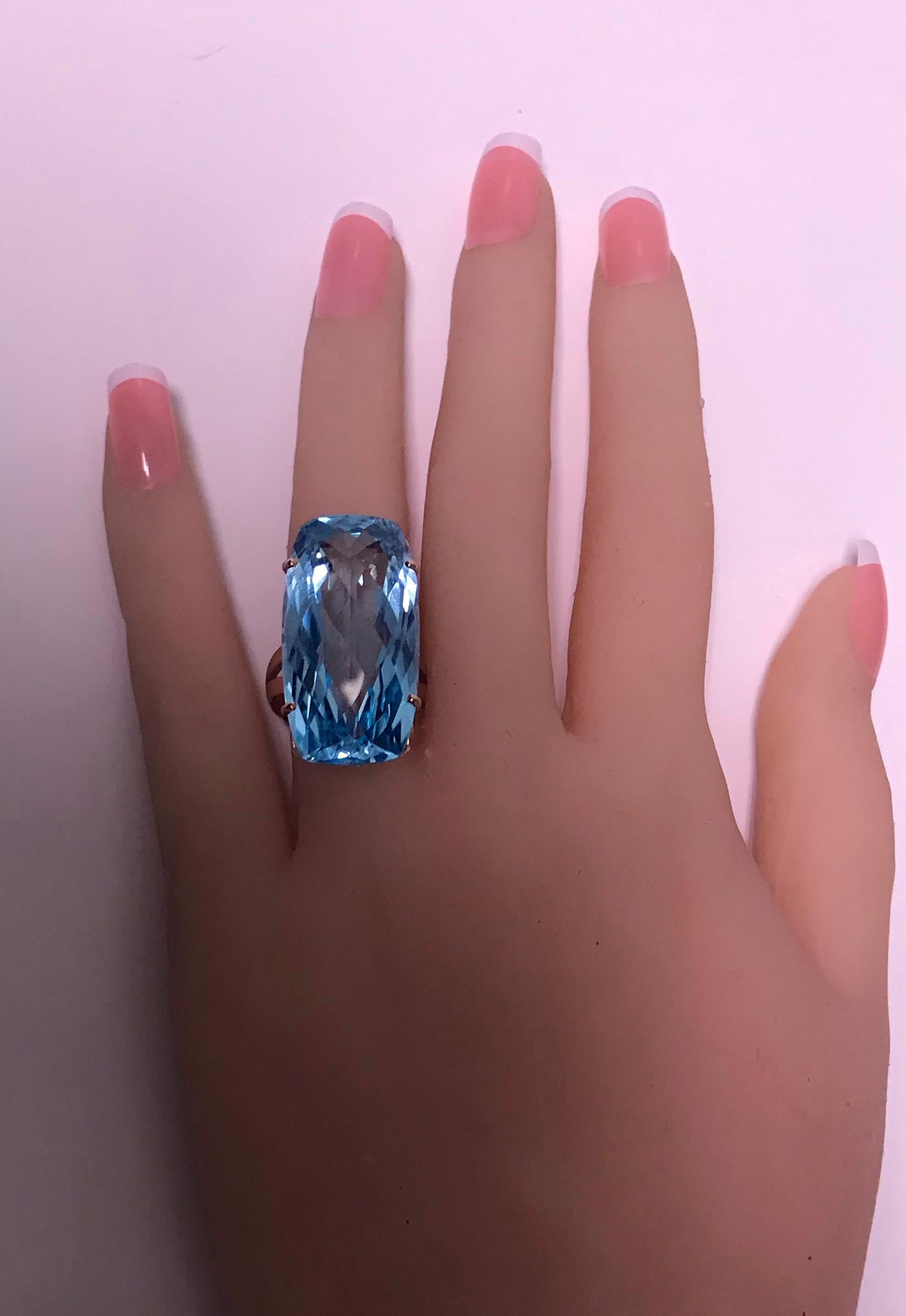 1970s Topaz and 14 Karat Custom Ring In Good Condition In Toronto, ON