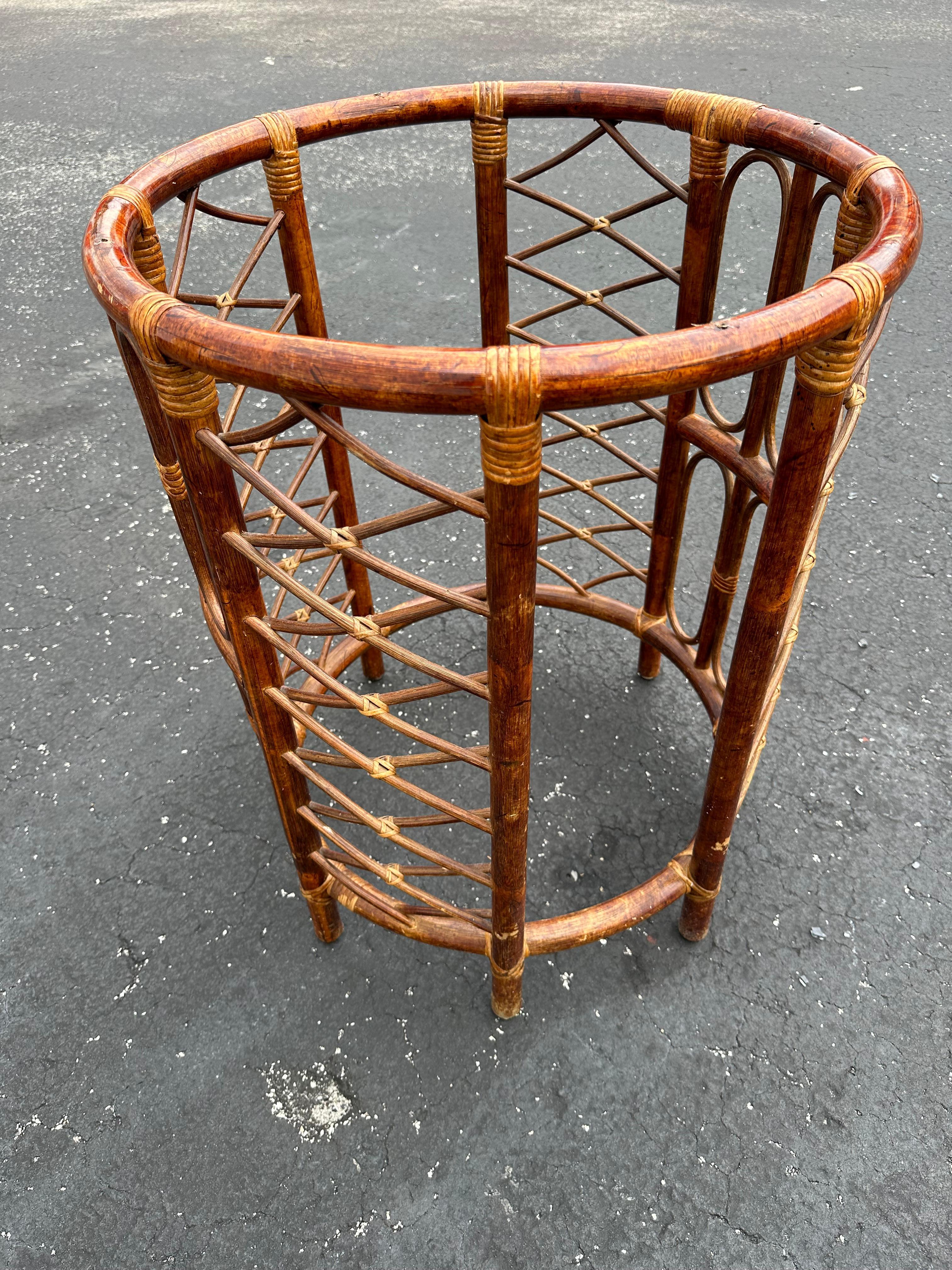1970s Tortoise Circular Round Rattan Glass Dining Pedestal Table For Sale 4