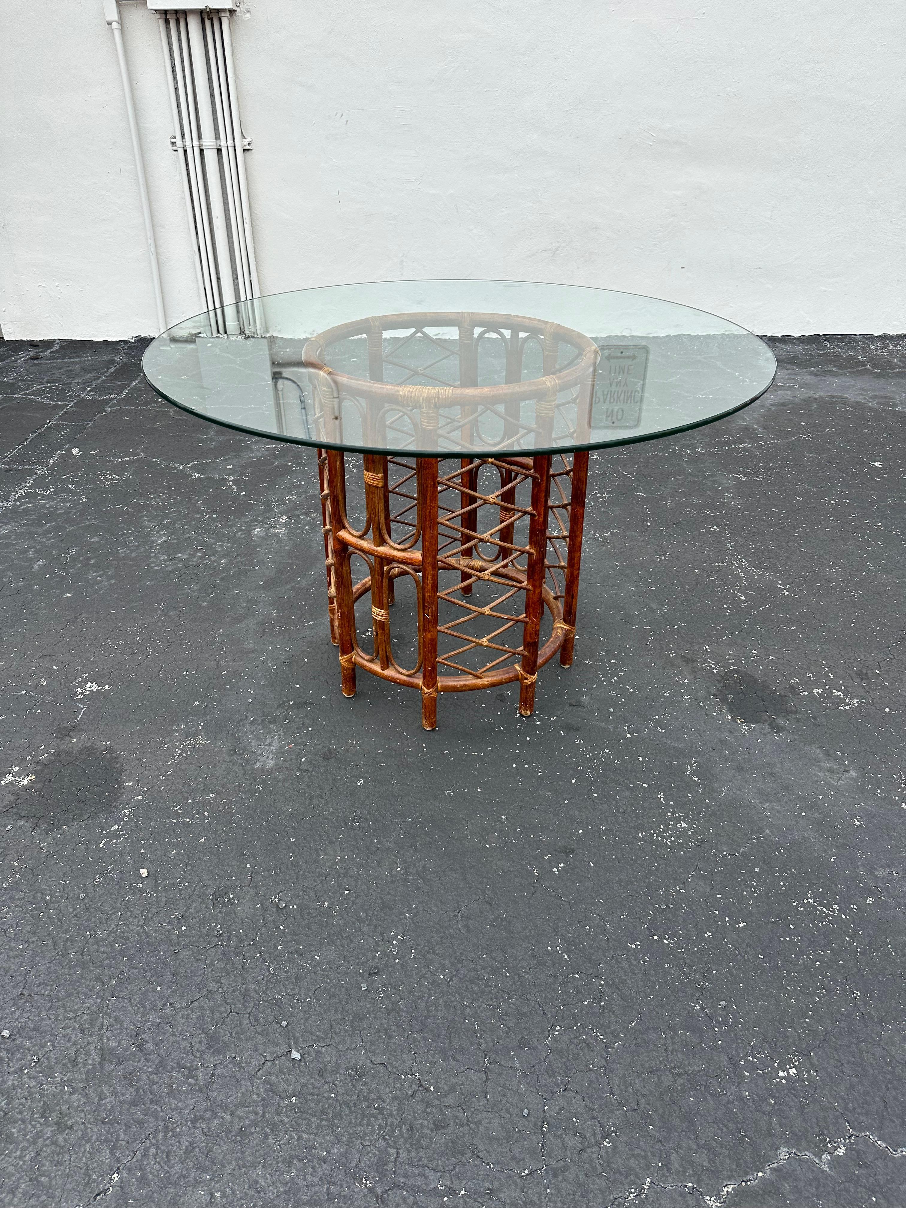 On offer on this occasion is one of the most stunning and rare, rattan dining table you could hope to find. In original and unfinished condition. Outstanding design is exhibited throughout. The beautiful table is statement piece and packed with