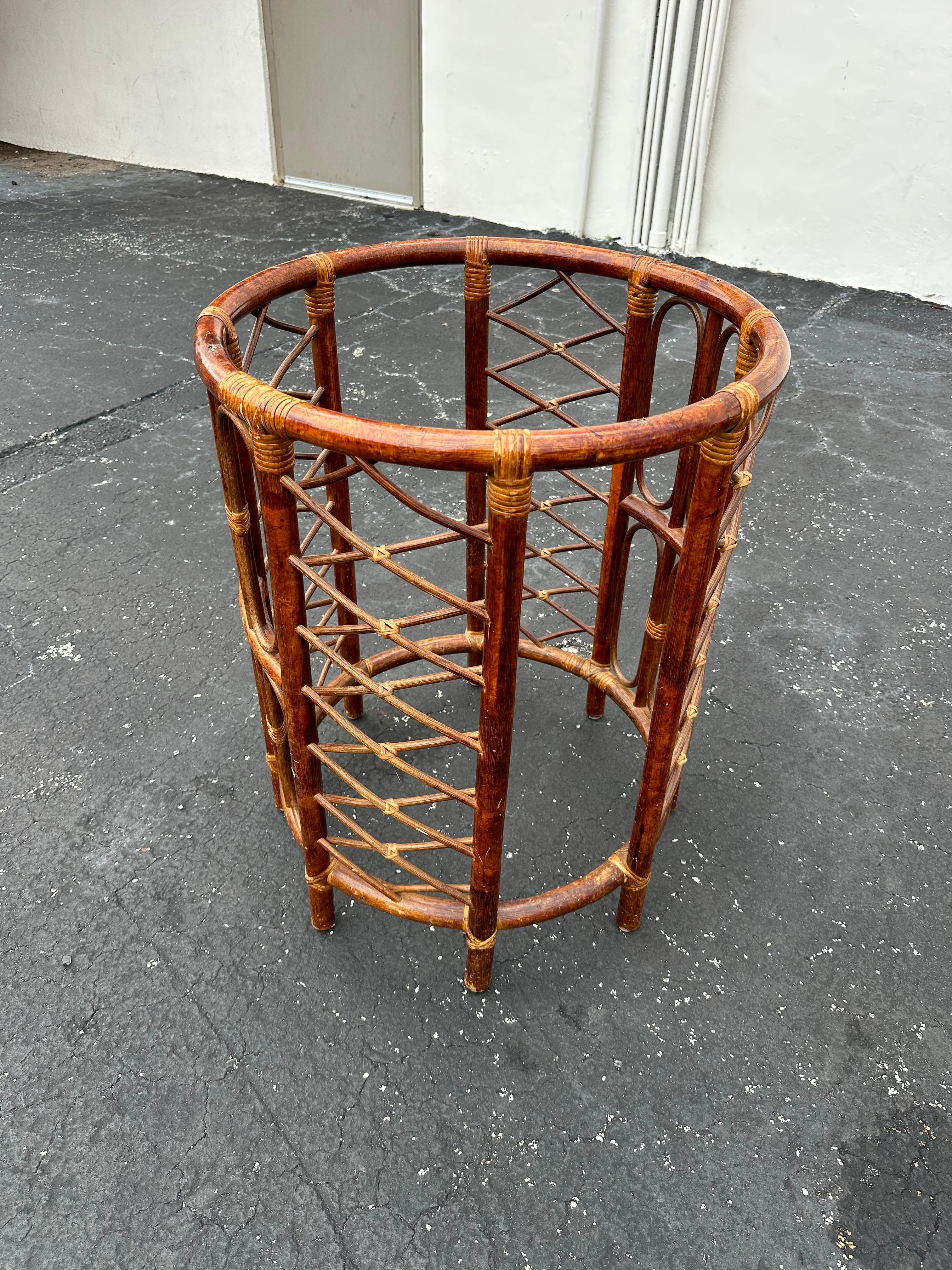 1970s Tortoise Circular Round Rattan Glass Dining Pedestal Table For Sale 2