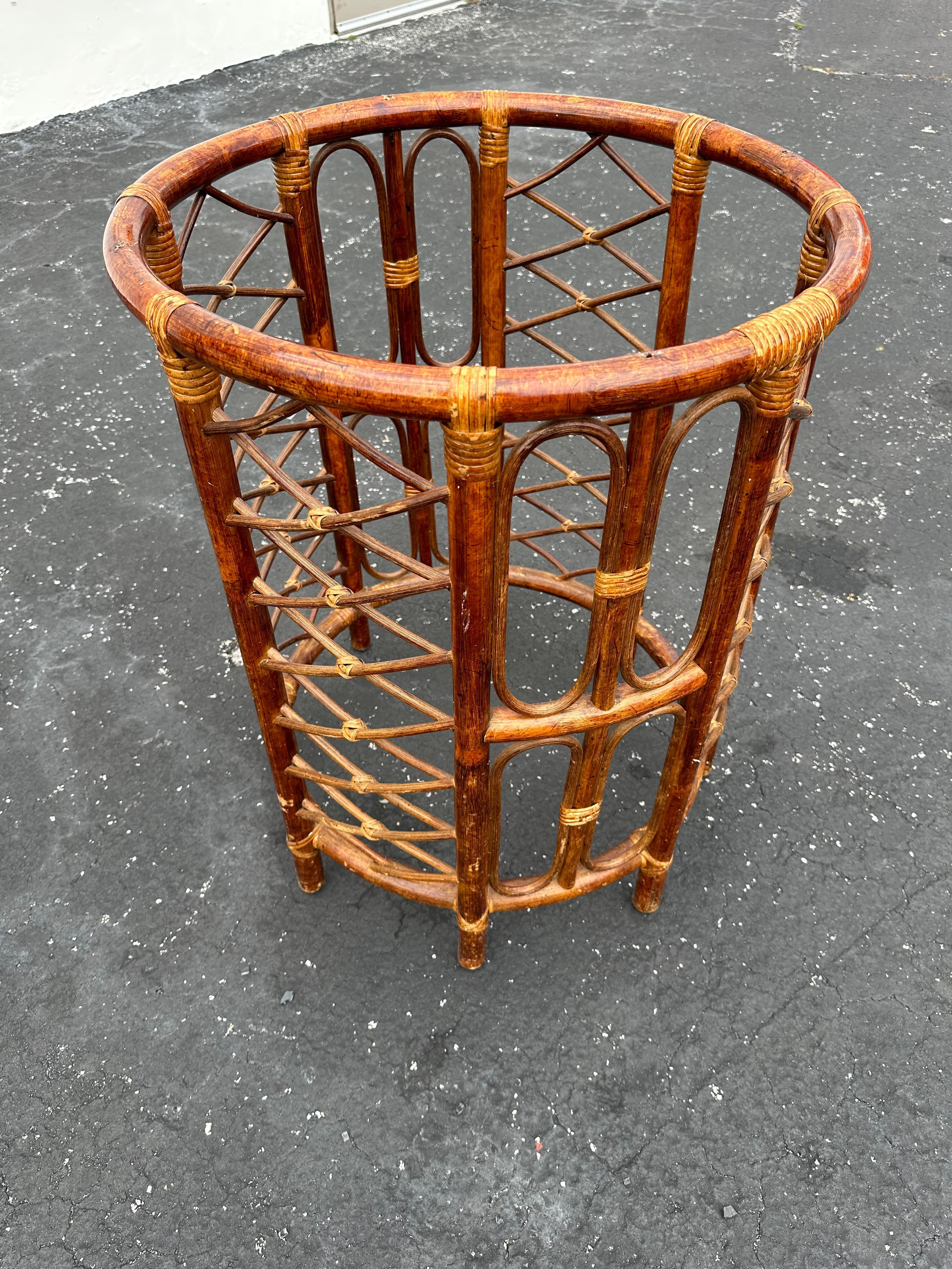 1970s Tortoise Circular Round Rattan Glass Dining Pedestal Table For Sale 3